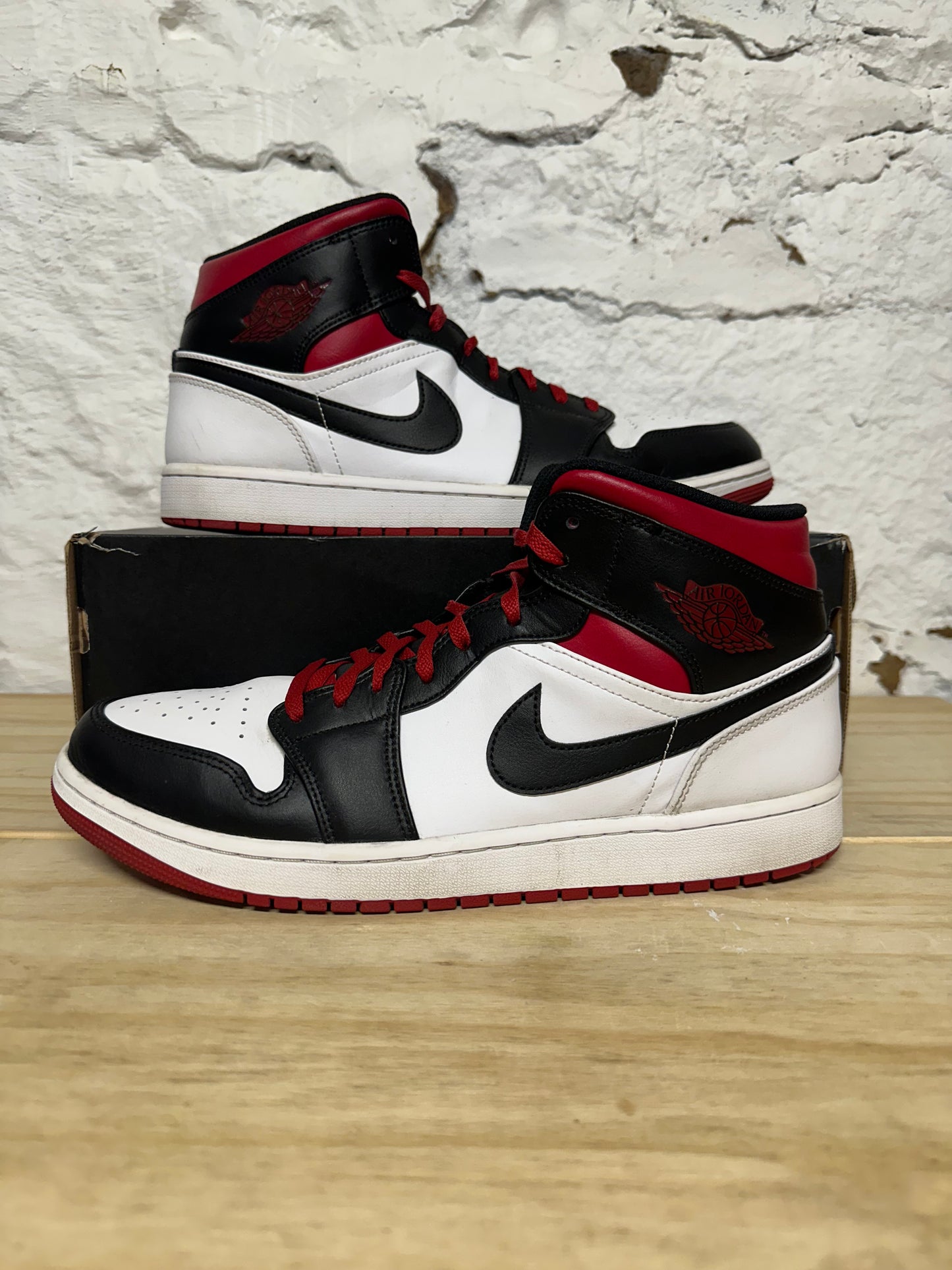 Air Jordan 1 Mid Gym Red Black Toe Sz 13