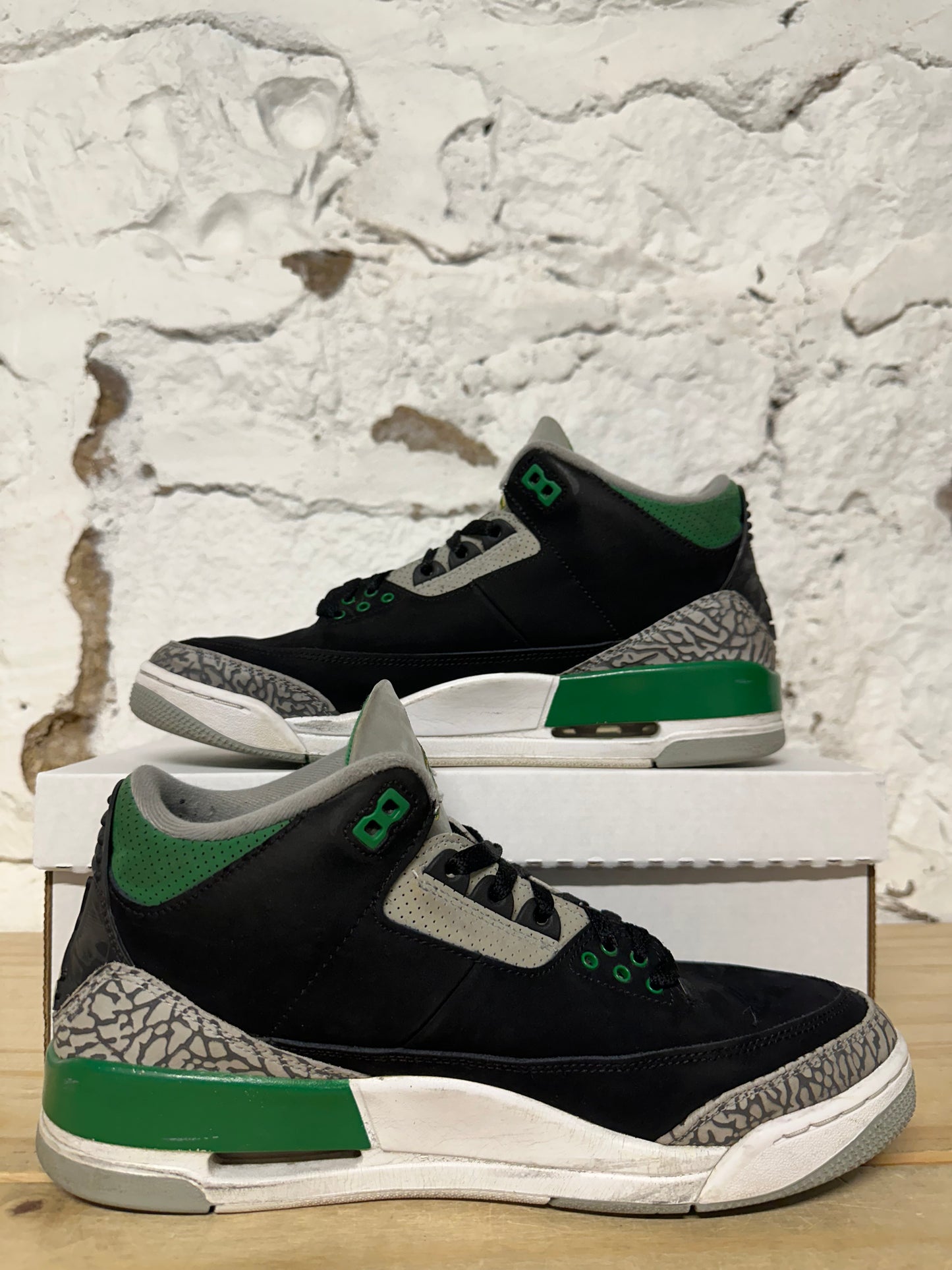 Air Jordan 3 Pine Green Sz 10