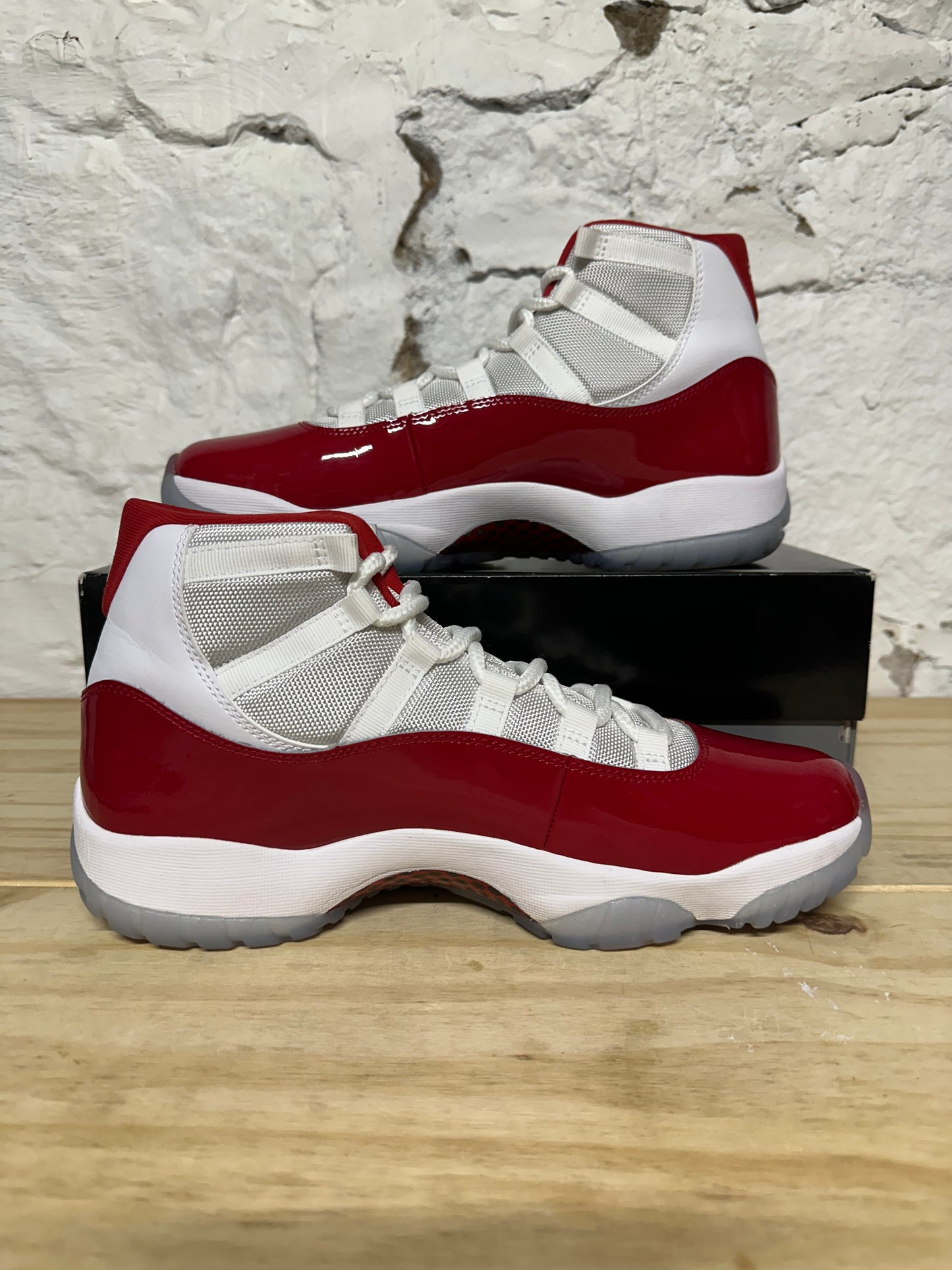 Air Jordan 11 High Cherry Sz 10