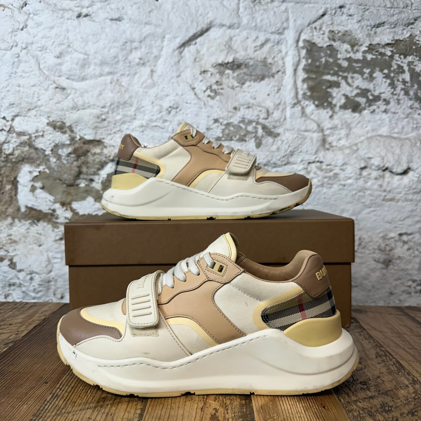 Burberry Ramsey Tan Vanilla Sneaker Sz 6.5 (39.5)