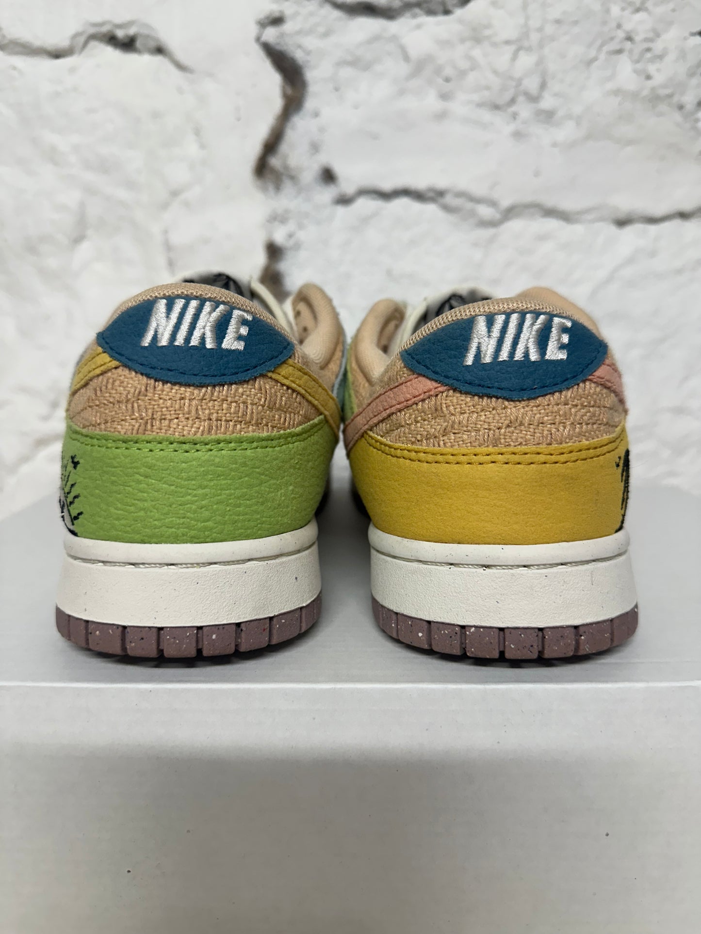 Nike Dunk Low Sun Club Sz 8.5 (10W)