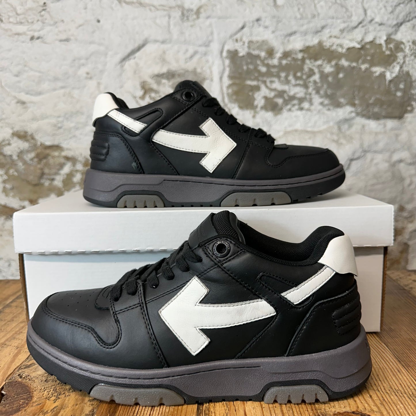 Off-White Out Of Office White Black Sneaker Sz 7 (40)