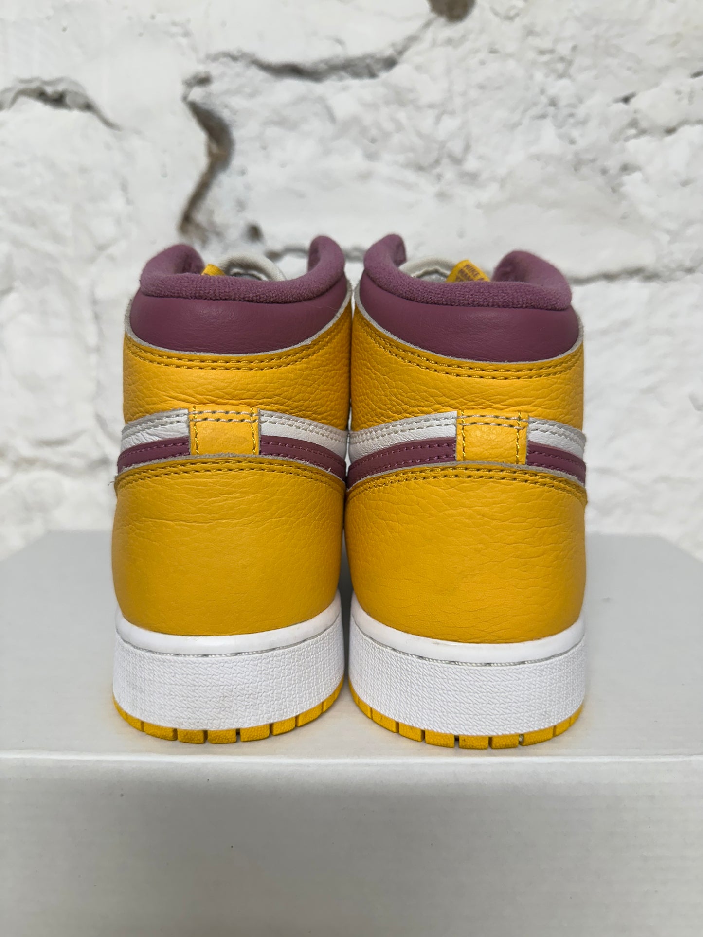 Air Jordan 1 High Brotherhood Sz 5.5Y