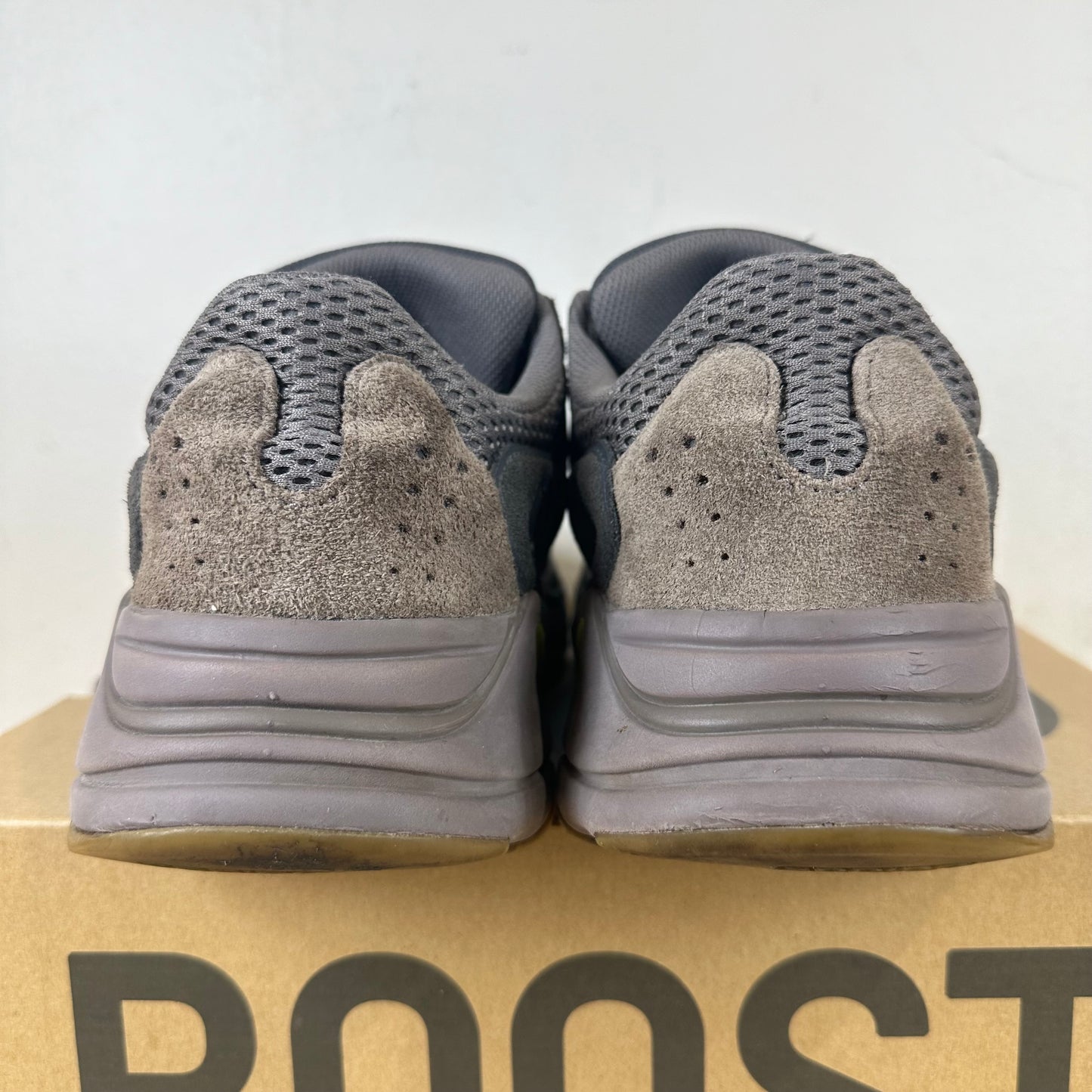 Yeezy 700 Mauve Sz 9.5