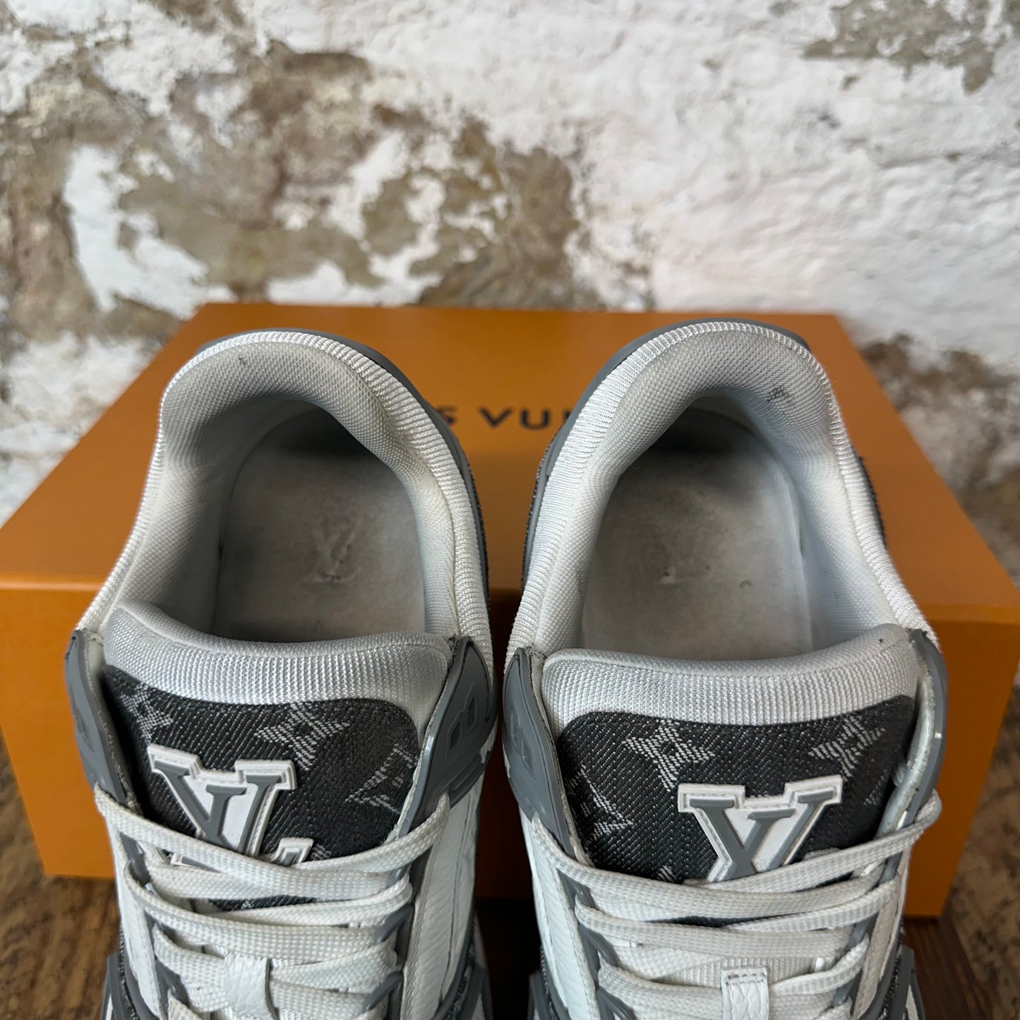 Louis Vuitton Grey White Monogram Trainer Sz 9 (7.5LV)