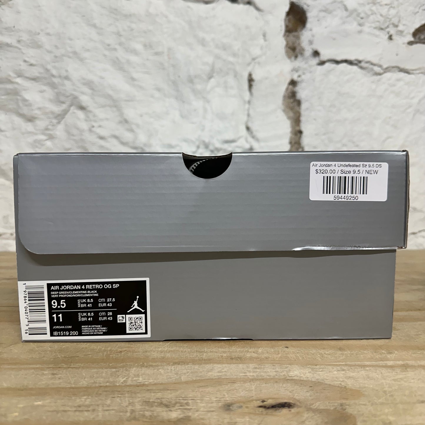 Air Jordan 4 Undefeated Sz 9.5 DS