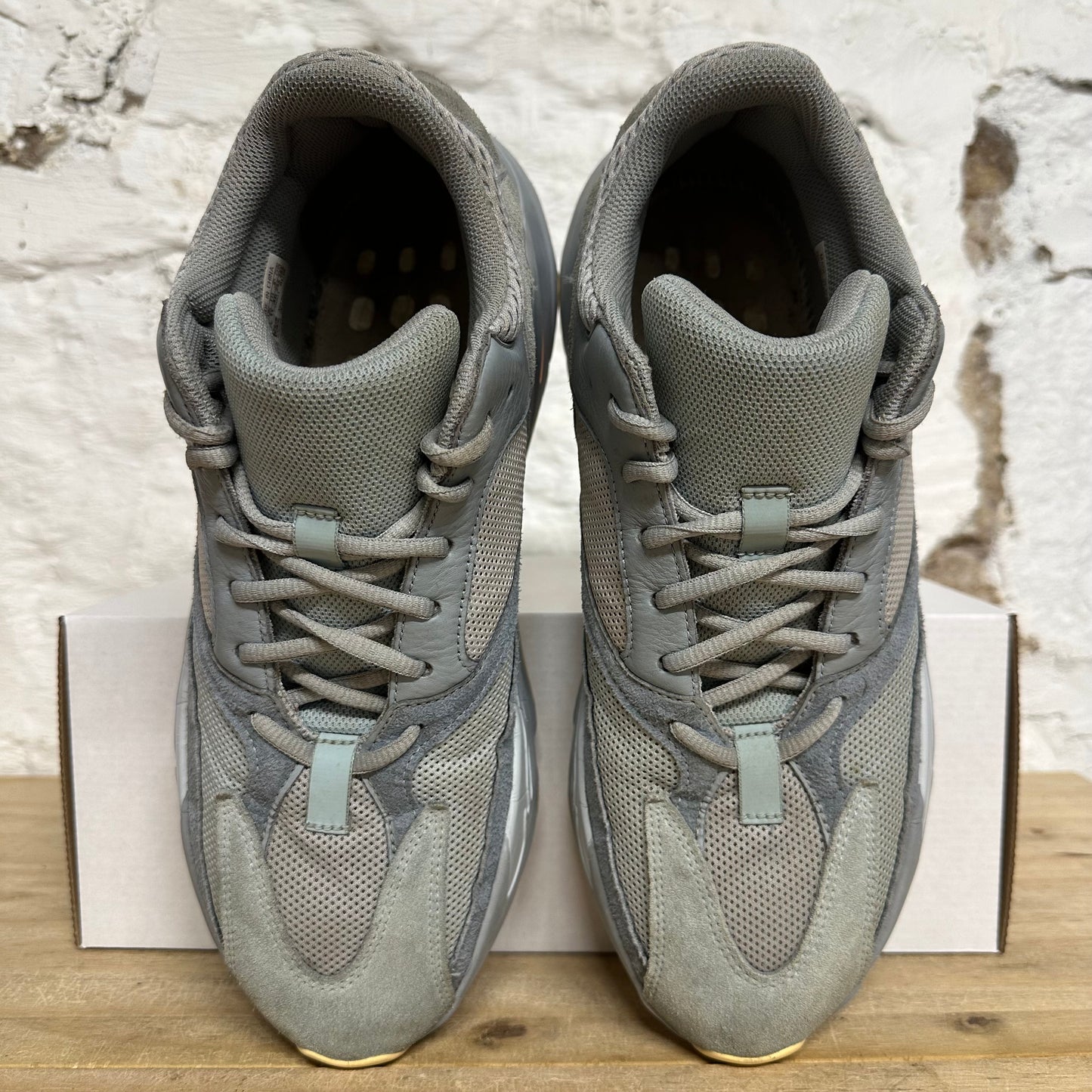 Yeezy 700 Inertia Sz 11.5
