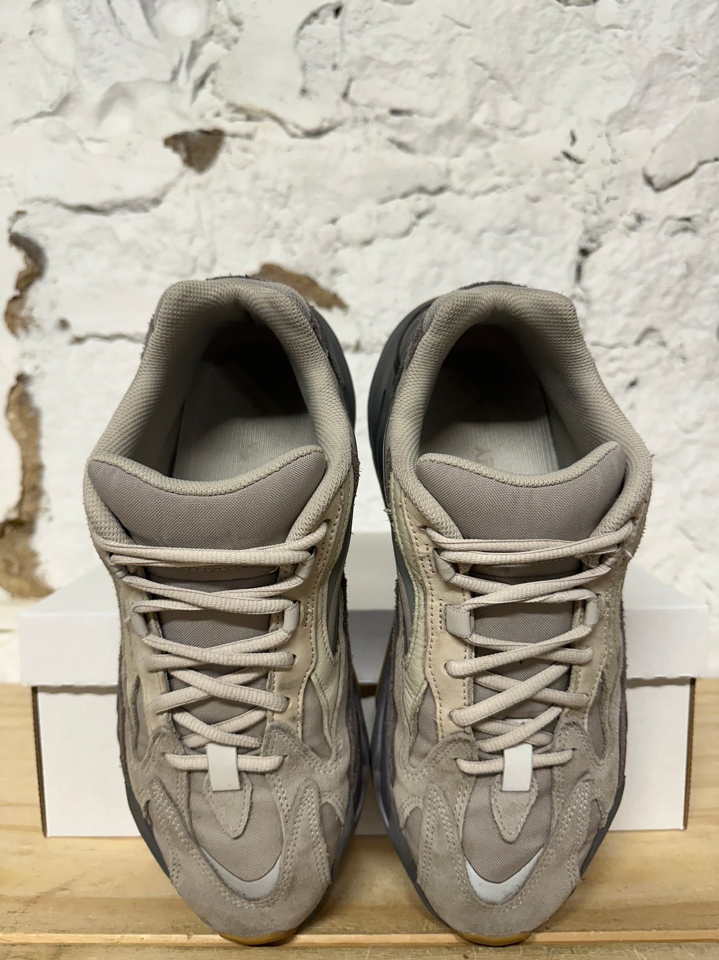 Yeezy 700 V2 Tephra Sz 9.5
