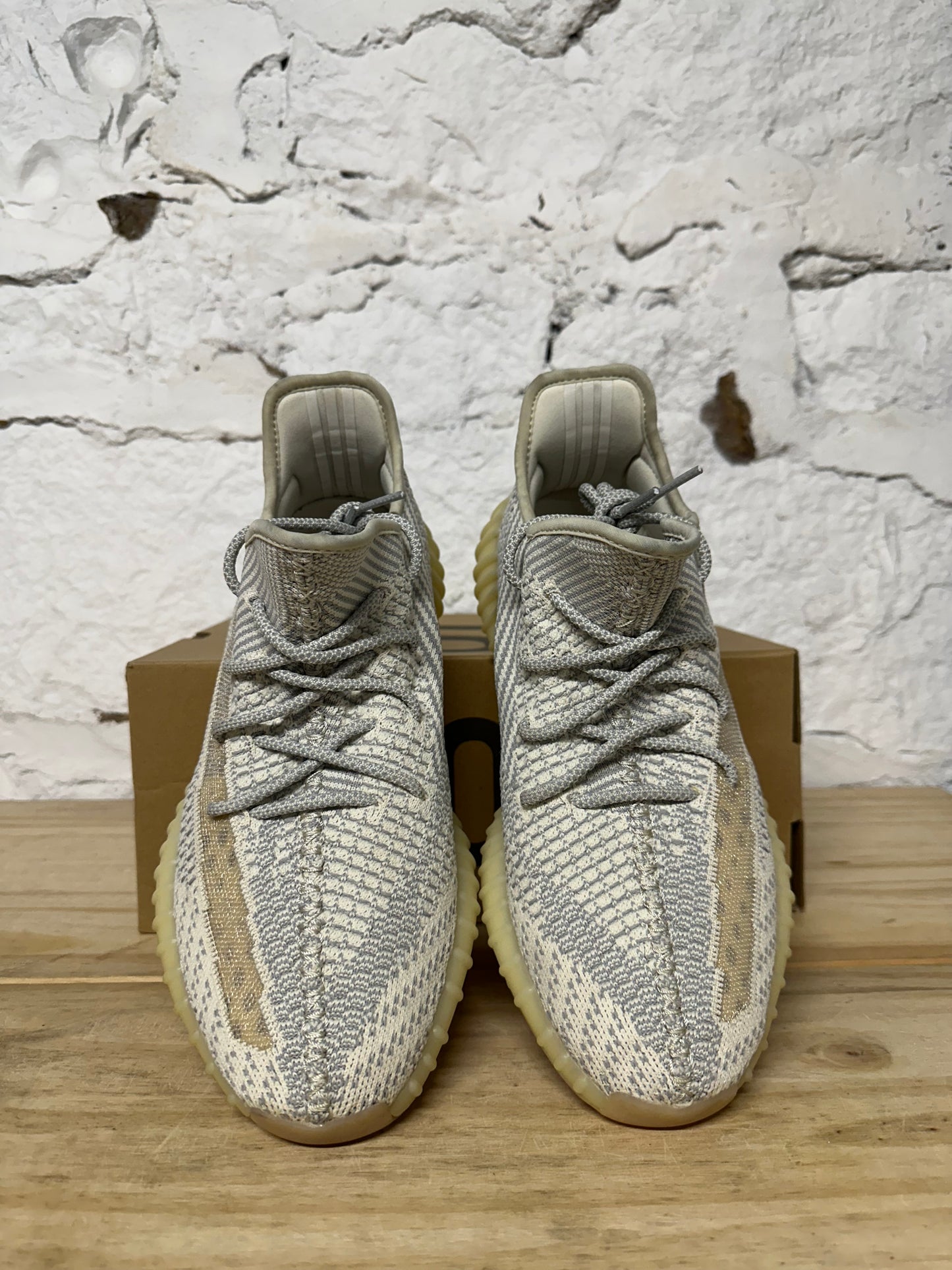 Yeezy 350 V2 Lundmark Sz 11