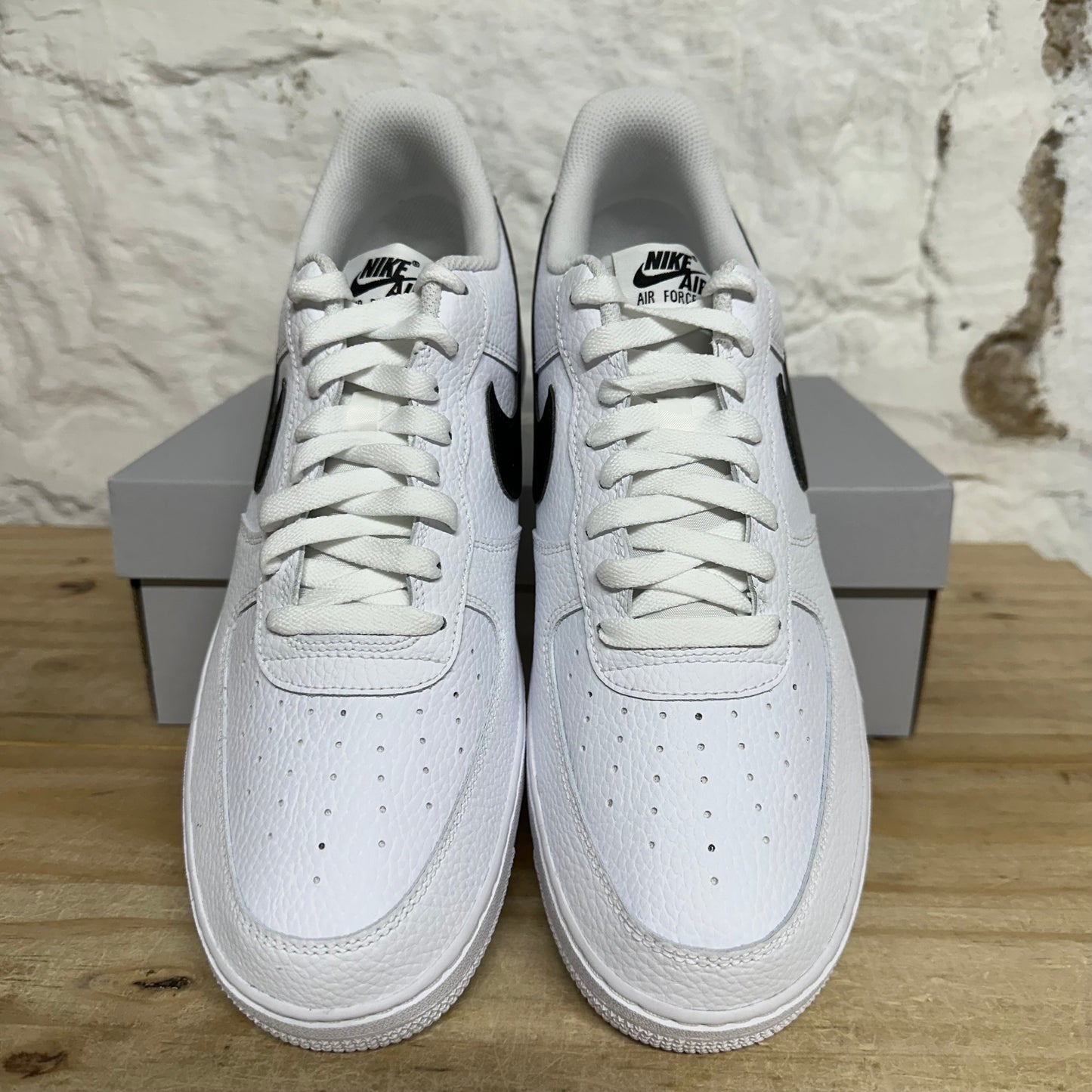 Nike Air Force 1 Low White Black Pebbeled Leather Sz 11.5 DS