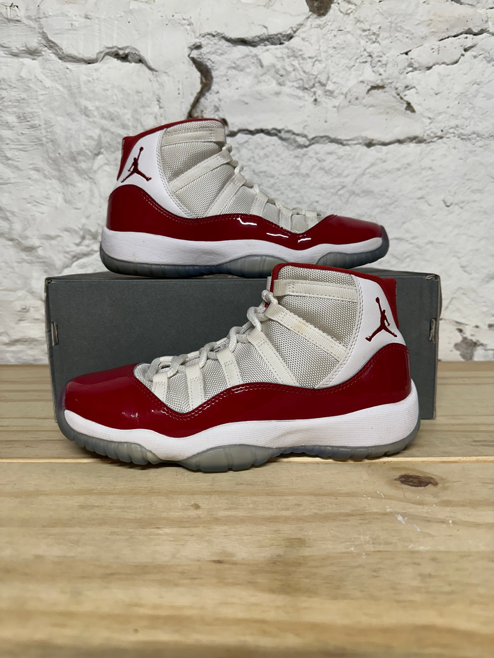 Air Jordan 11 High Cherry Sz 5Y