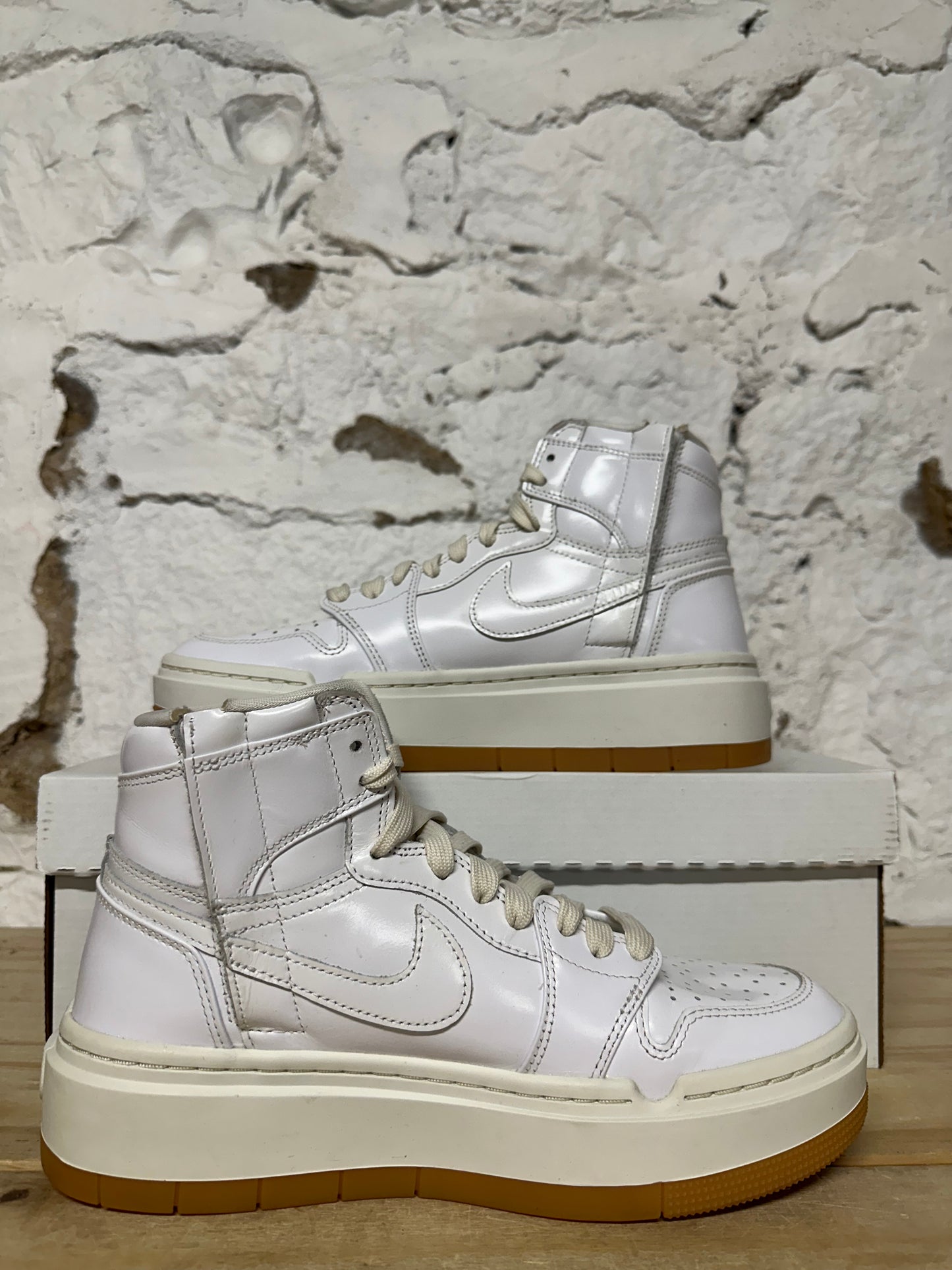 Air Jordan 1 Elevate White Gum Sz 7 (8.5W)