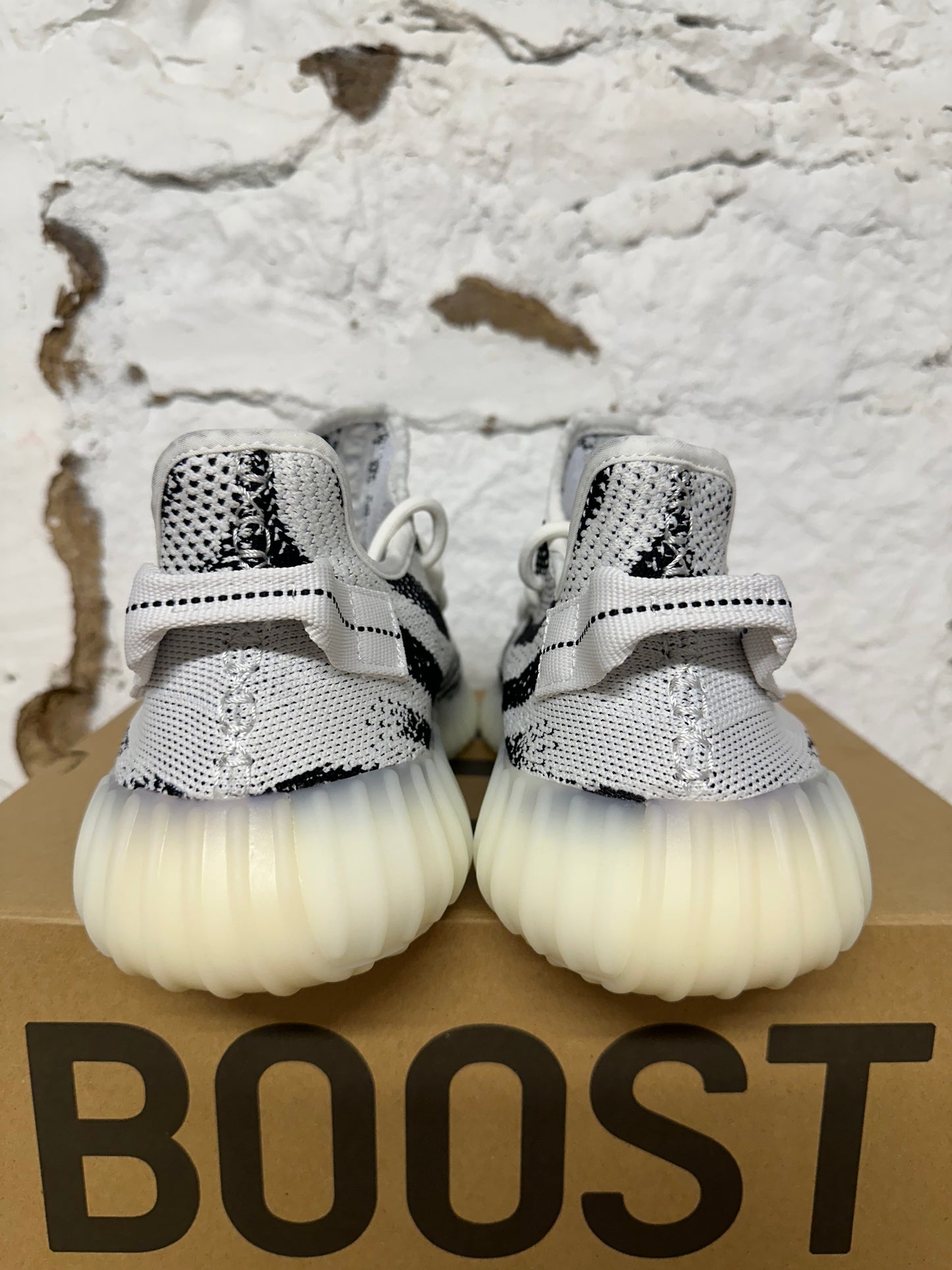 Yeezy 350 V2 Zebra Sz 10.5 DS