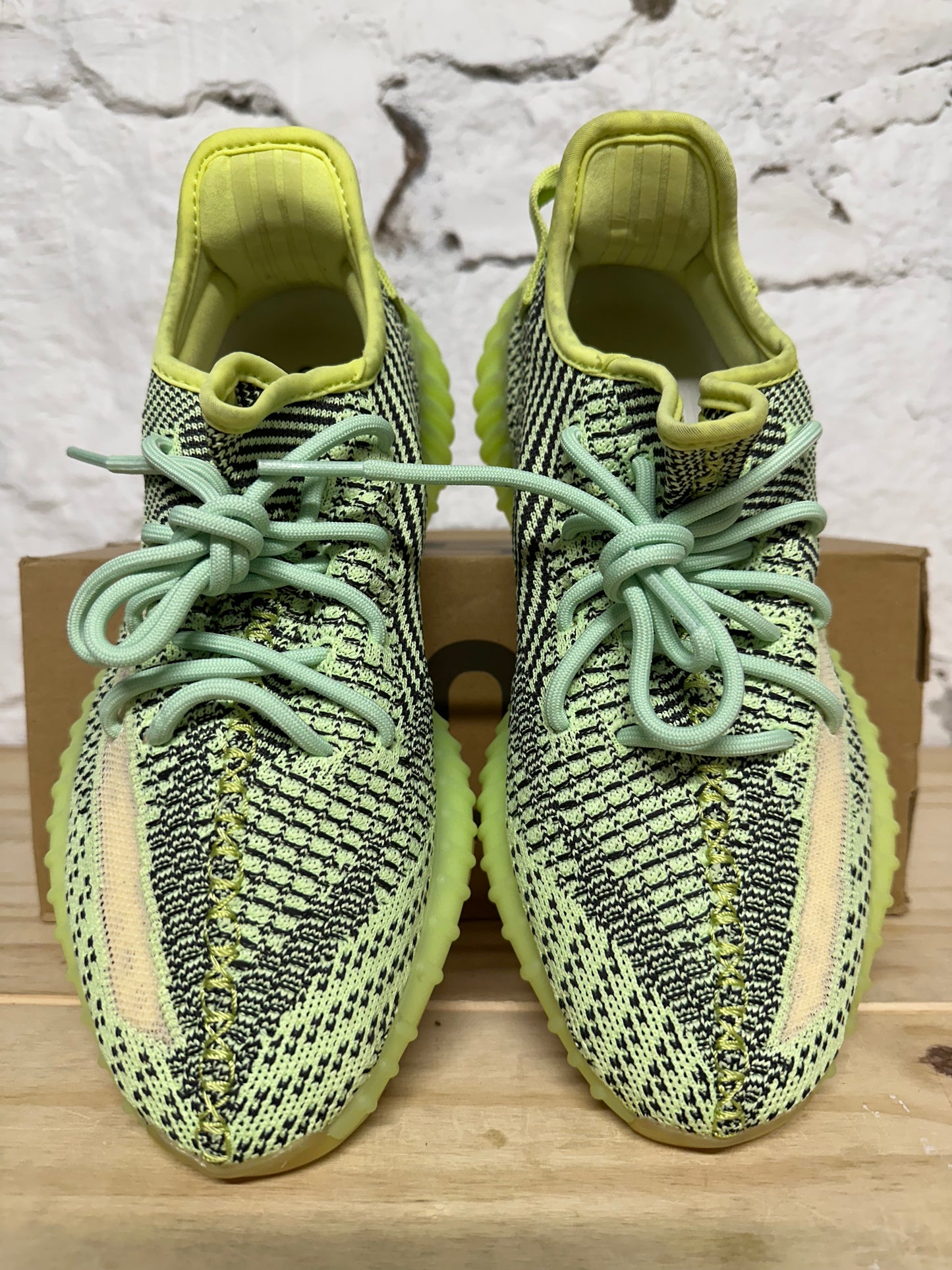Yeezy 350 V2 Yeezreel Sz 8