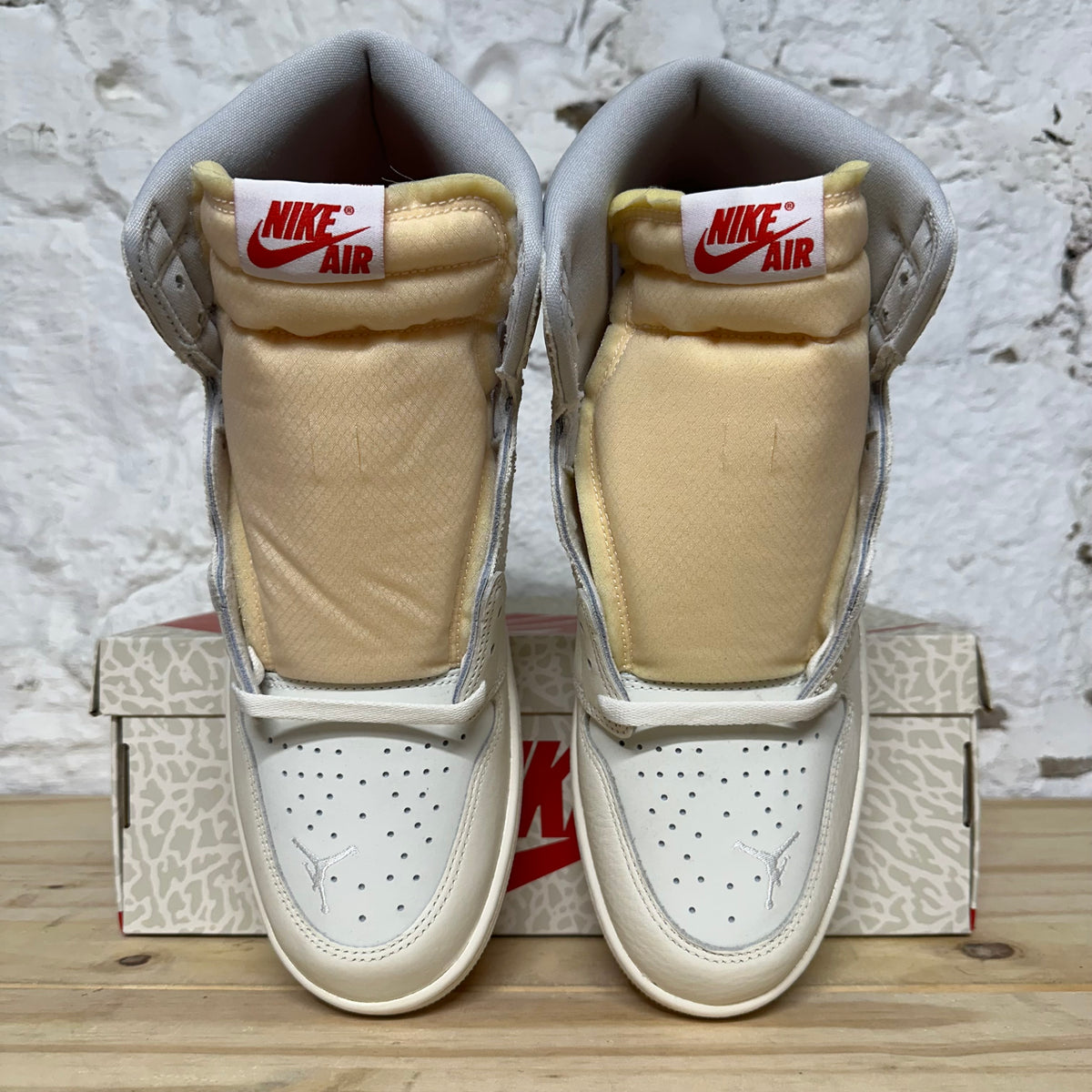 Air Jordan 1 High Sail University Red Sz 13 DS