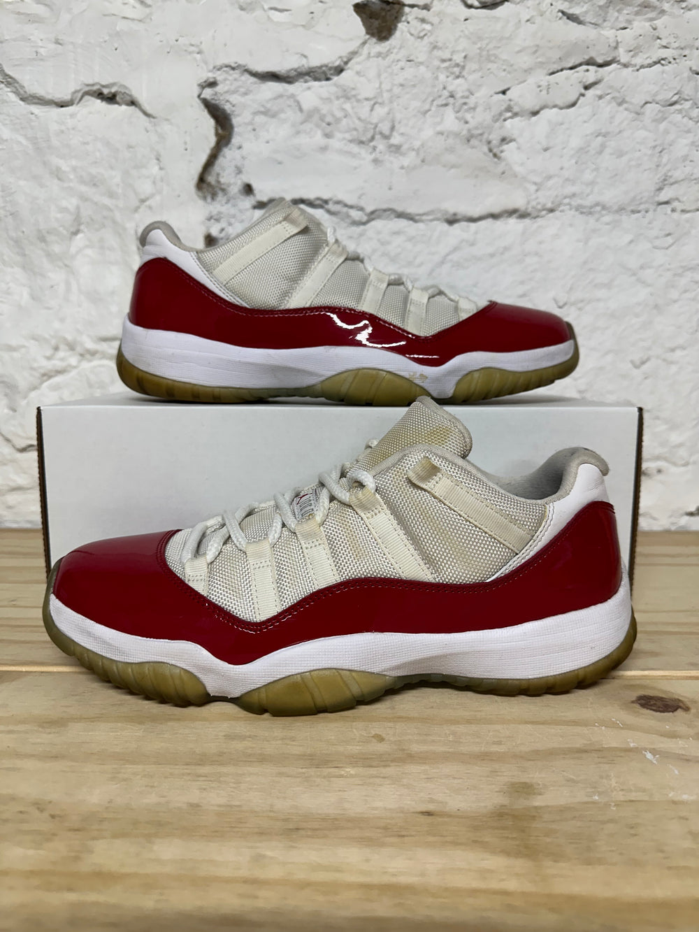Air Jordan 11 Low Cherry Sz 10
