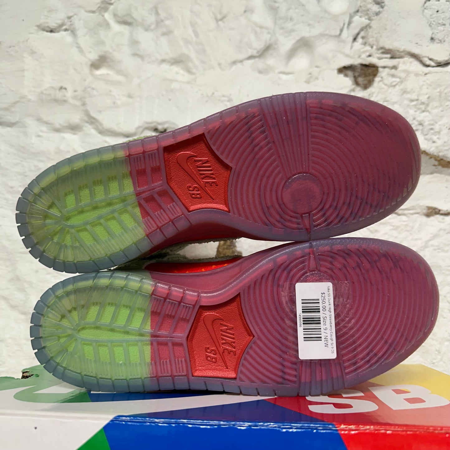 Nike SB Dunk High Strawberry Cough Sz 9 DS