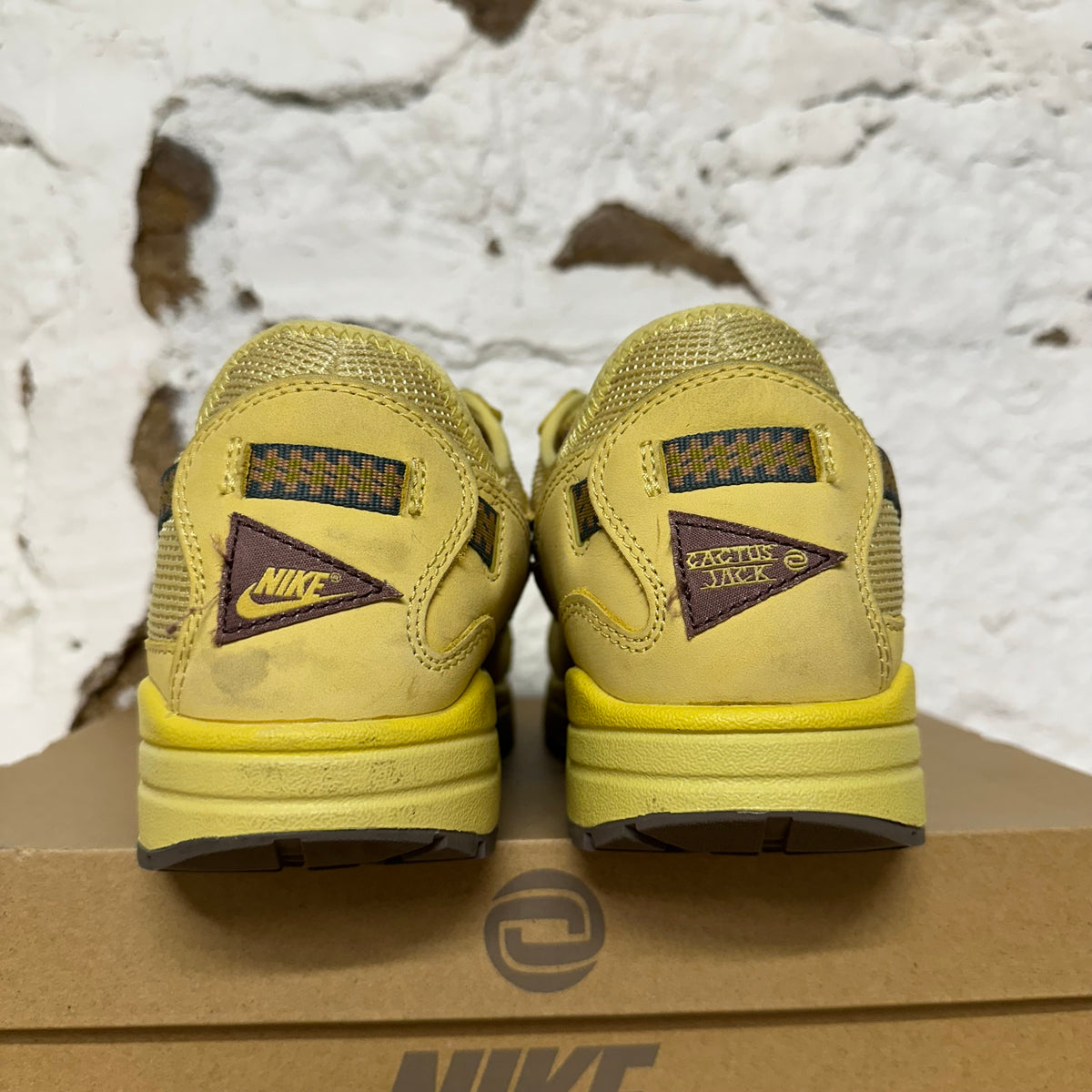 Nike Air Max 1 Travis Scott Ccatus Jack Saturn Gold Sz 10.5