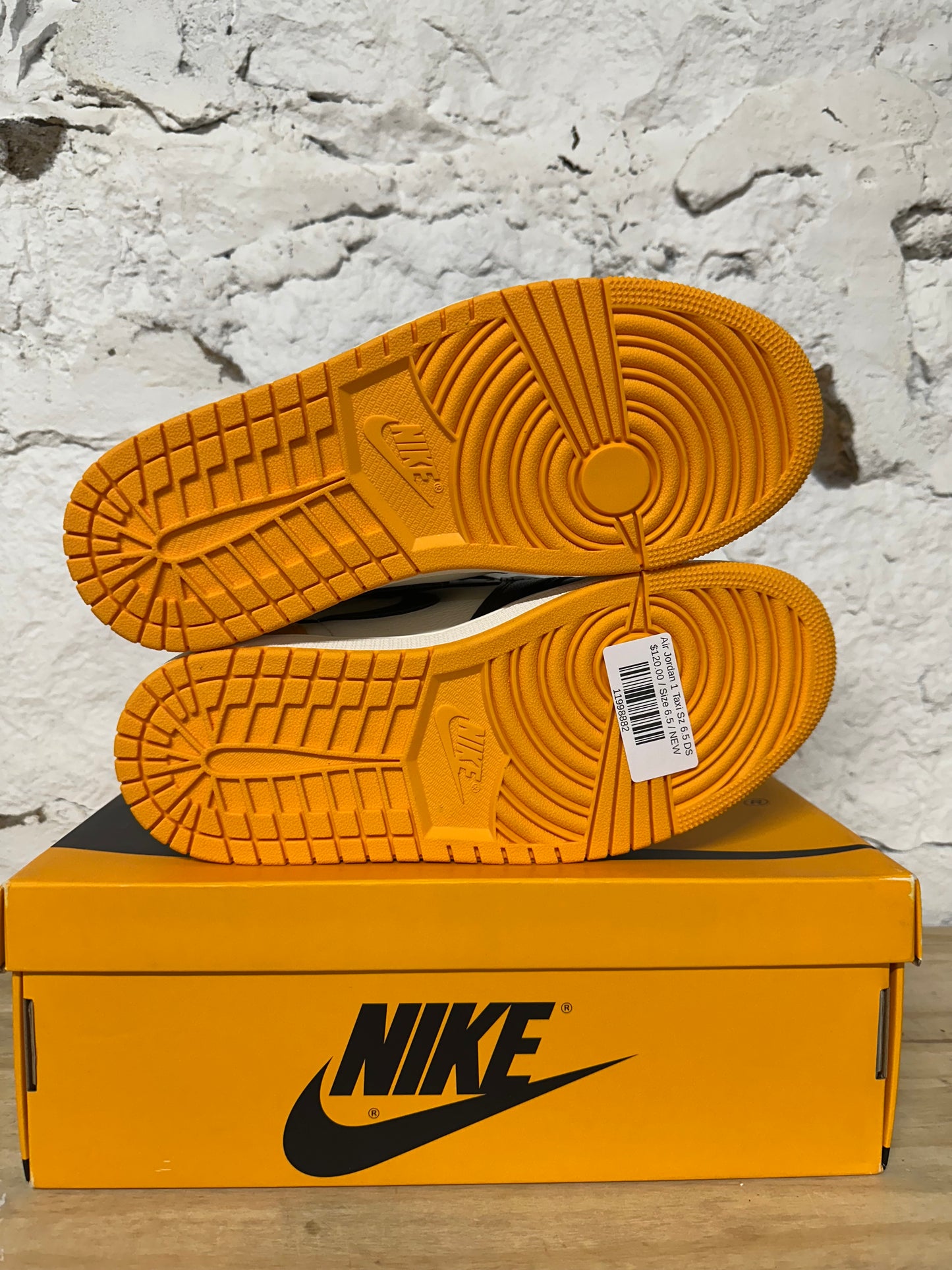 Air Jordan 1 High Taxi Sz 6.5 DS