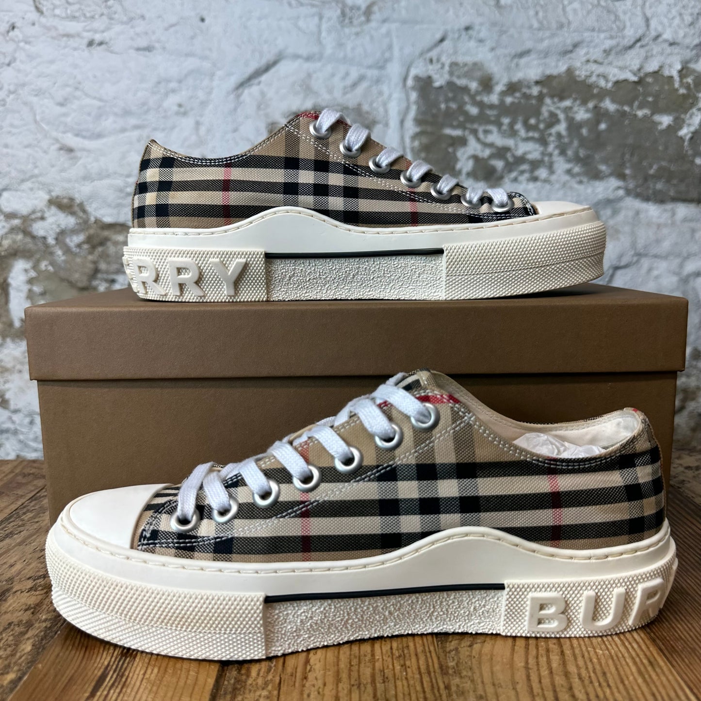 Burberry Tan Plaid Jack Sneaker Sz 6.5 (39)