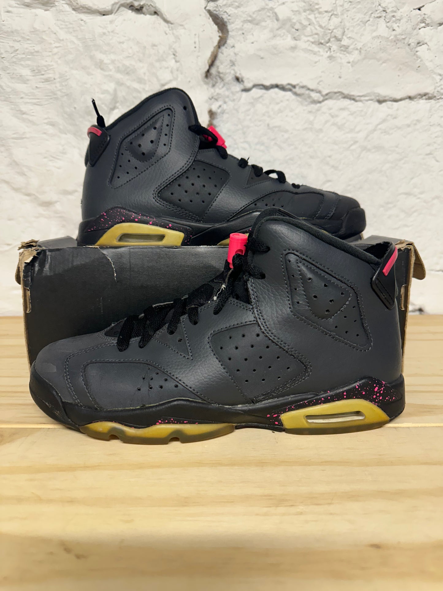 Air Jordan 6 Hyper Pink Sz 6.5Y