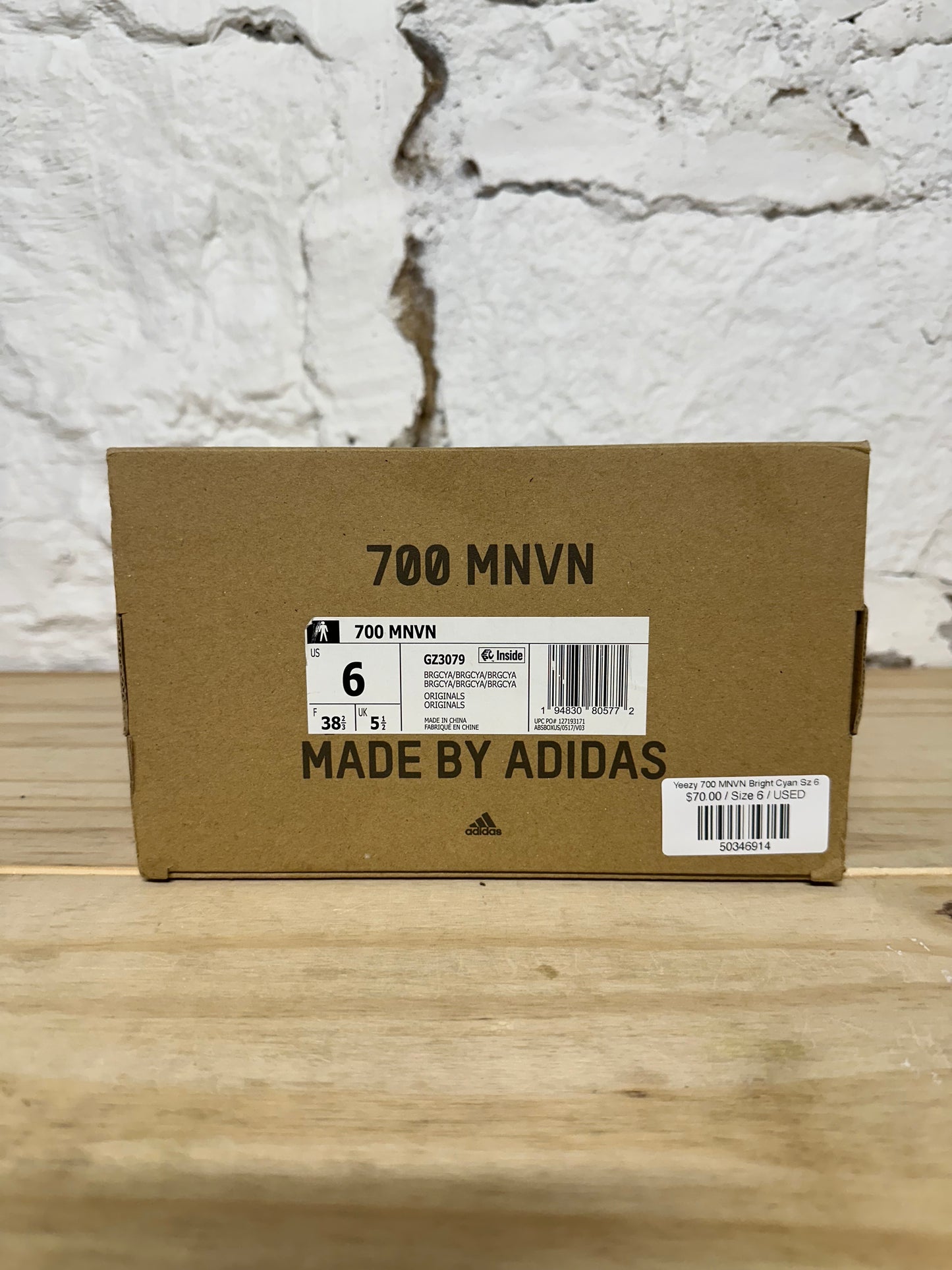 Yeezy 700 MNVN Bright Cyan Sz 6