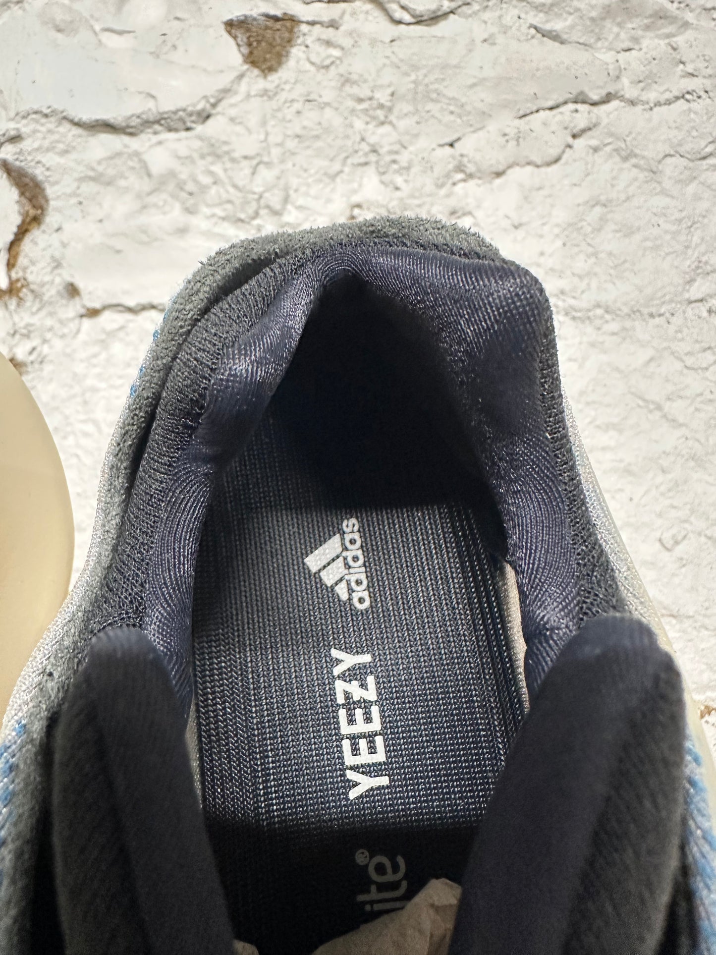 Yeezy 700 V3 Kyanite Sz 8