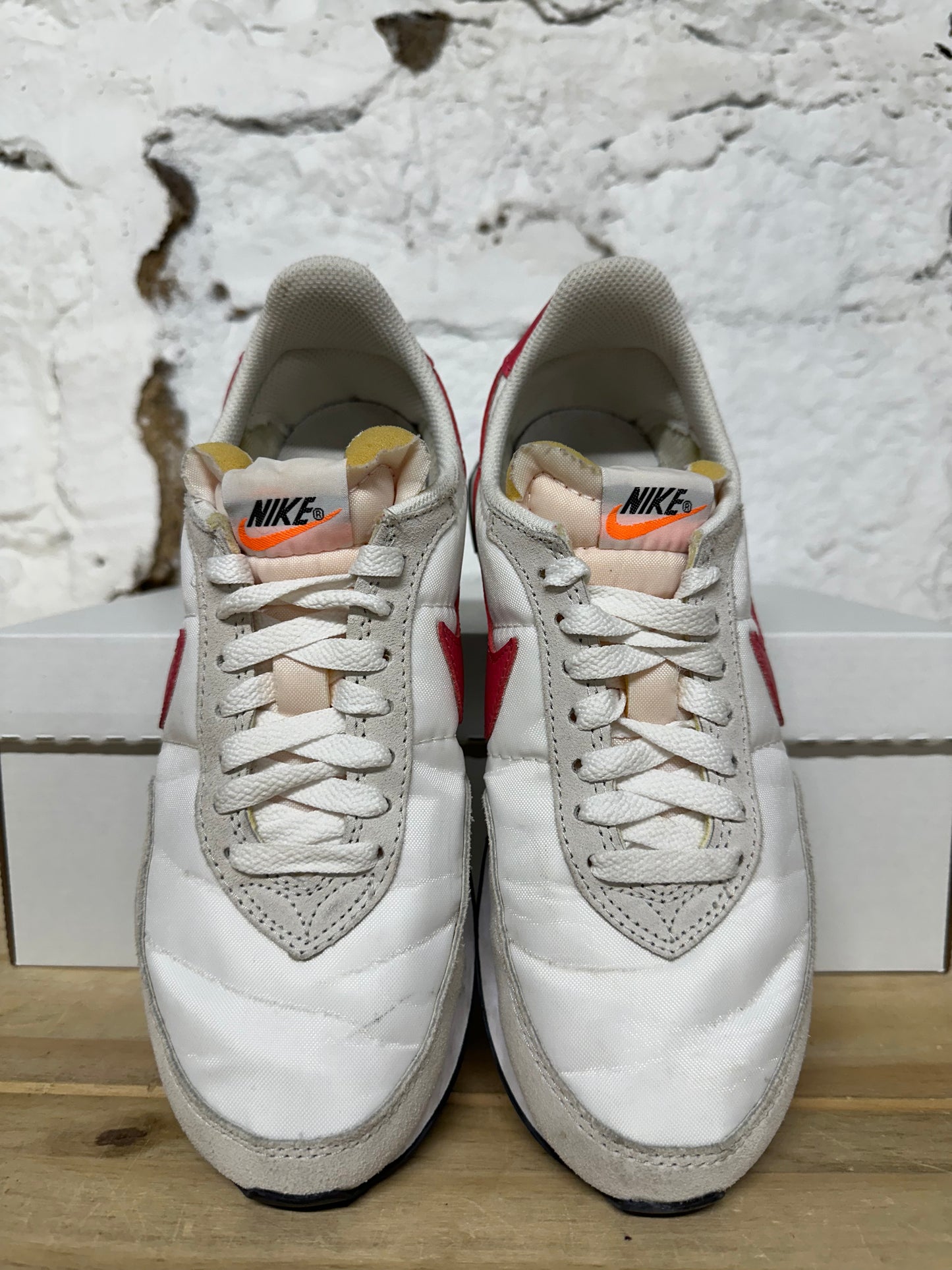 Nike Waffle Trainer 2 Photon Dust Sz 5 (6.5W)