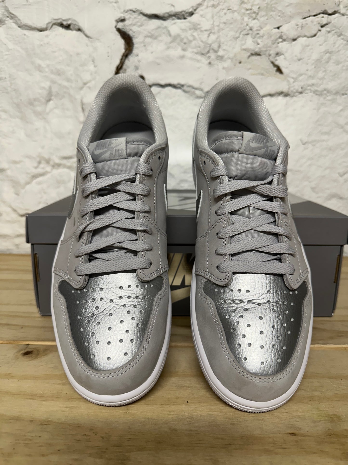 Air Jordan 1 Low Metallic Silver Sz 10
