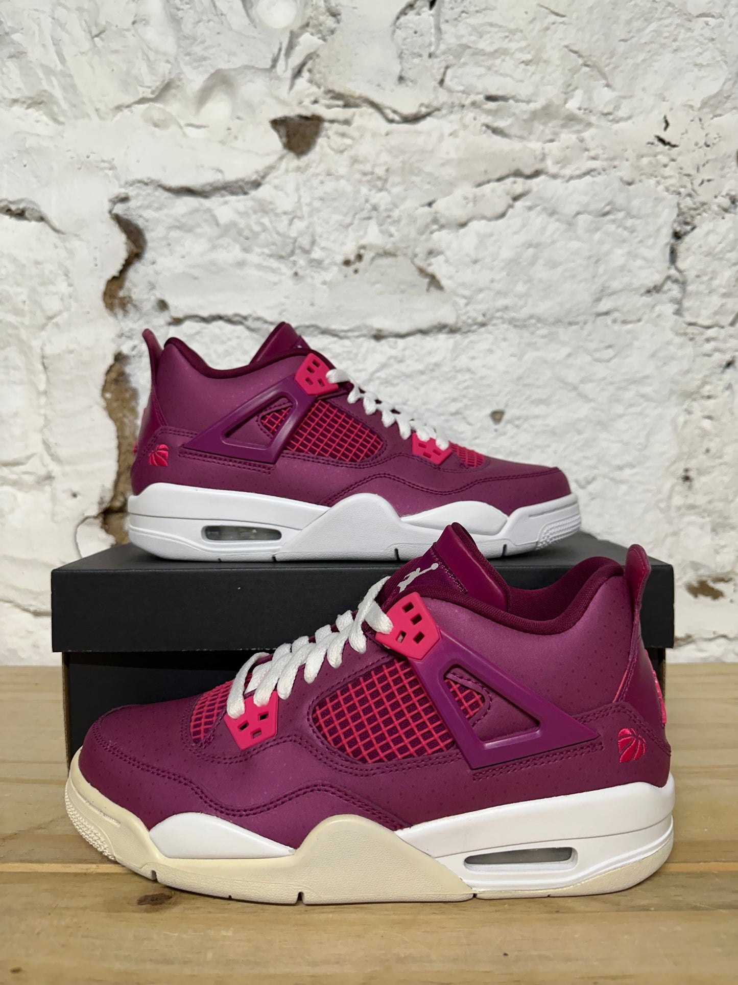 Air Jordan 4 Valentines Day (2019) Sz 7Y DS