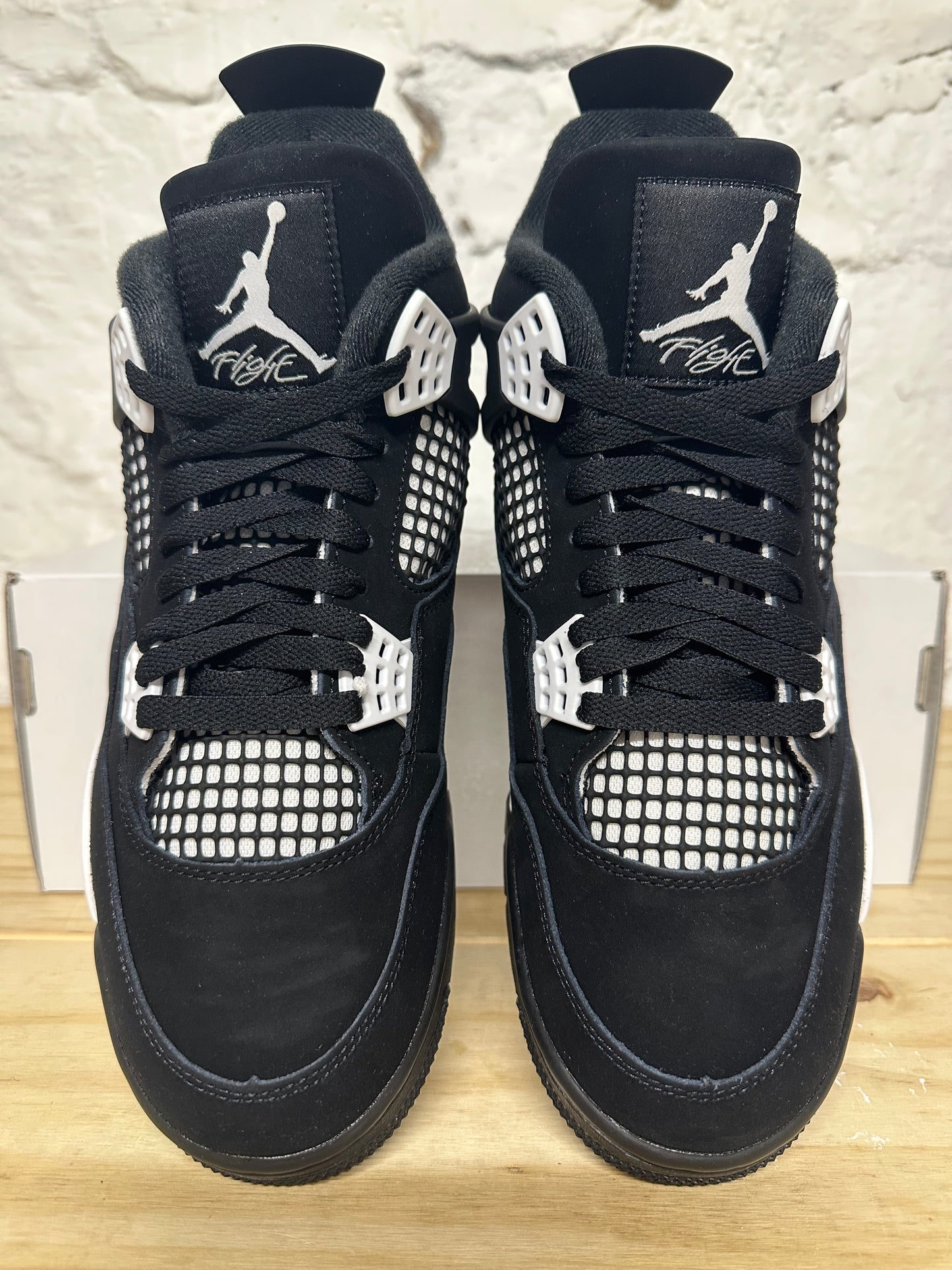 Air Jordan 4 White Thunder Sz 10 DS