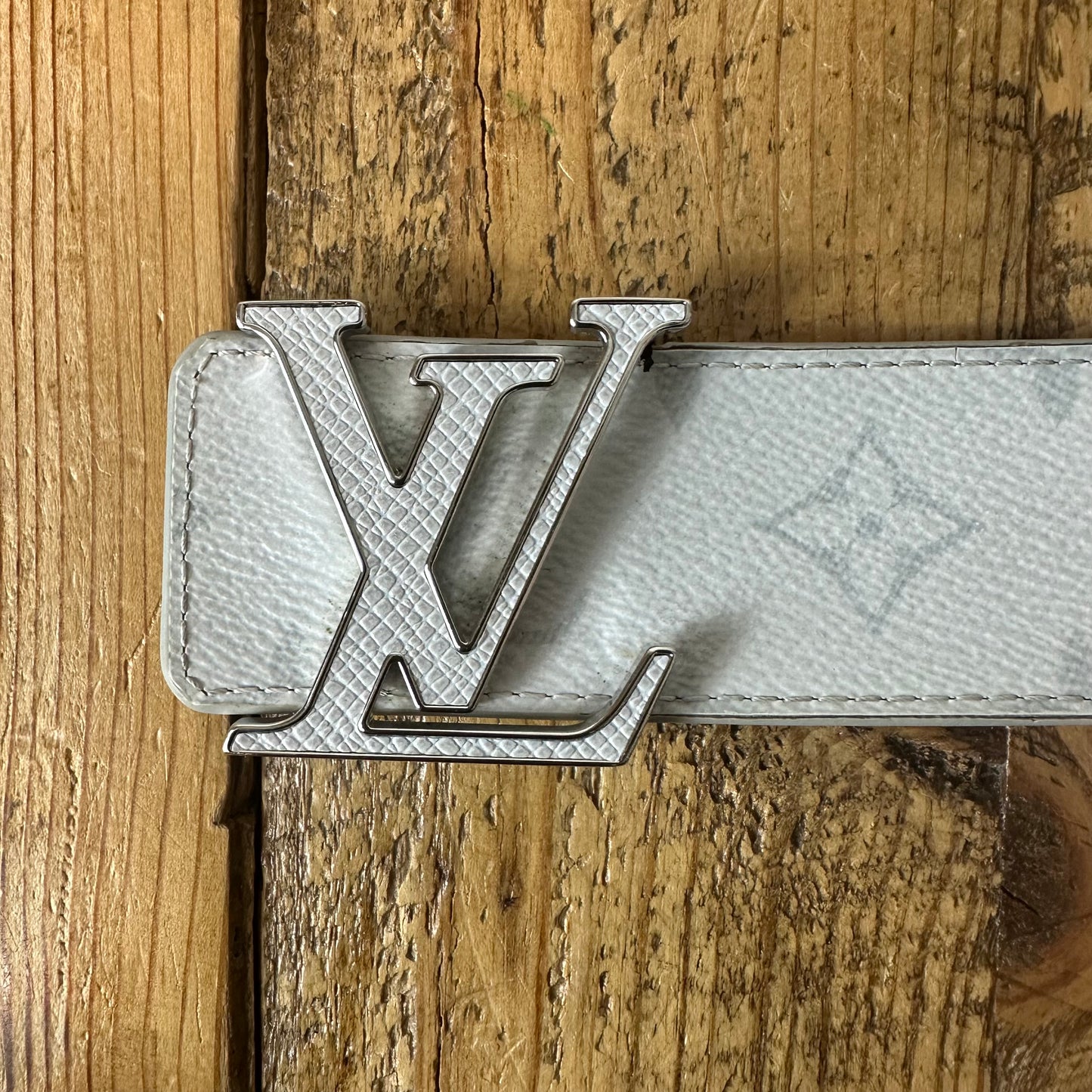 Louis Vuitton Taiga Monogram Belt Sz (100/40)