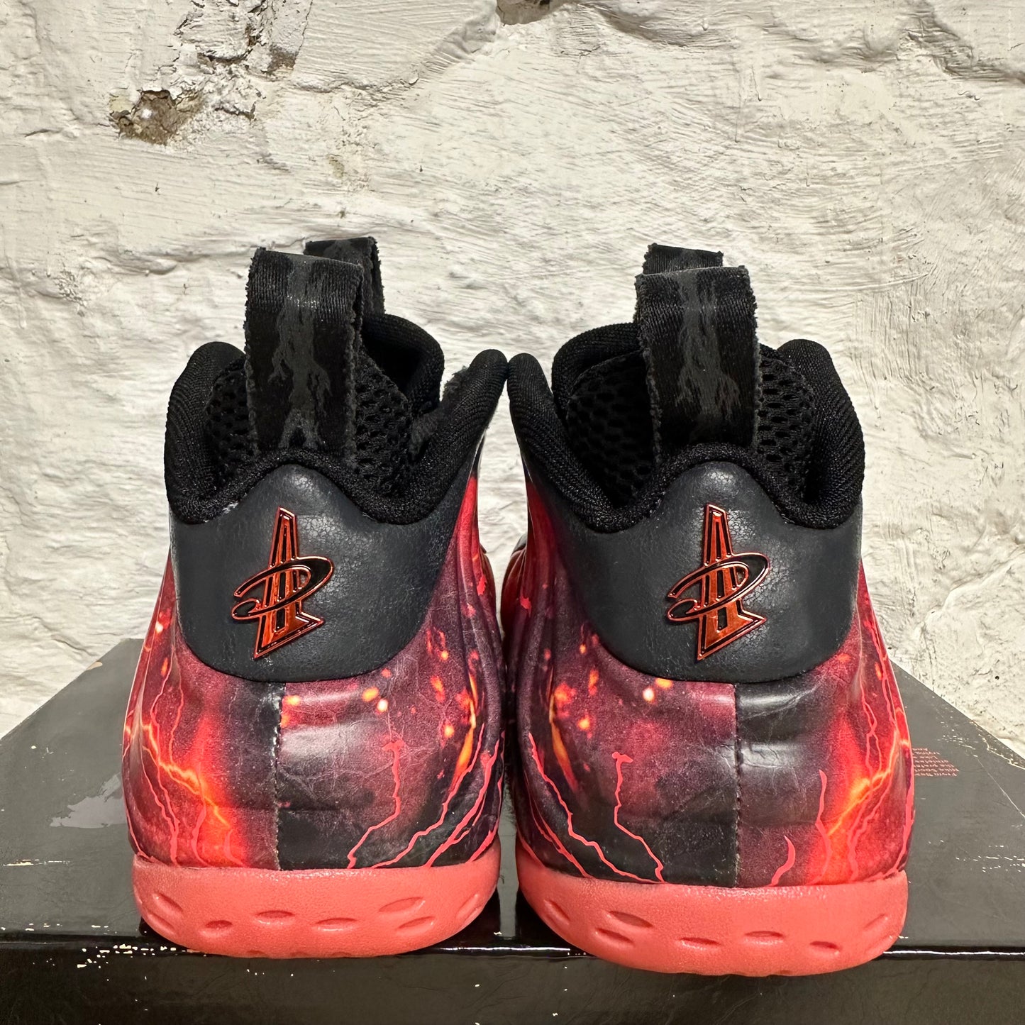 Nike Air Foamposite One Stranger Things Sz 9.5 DS