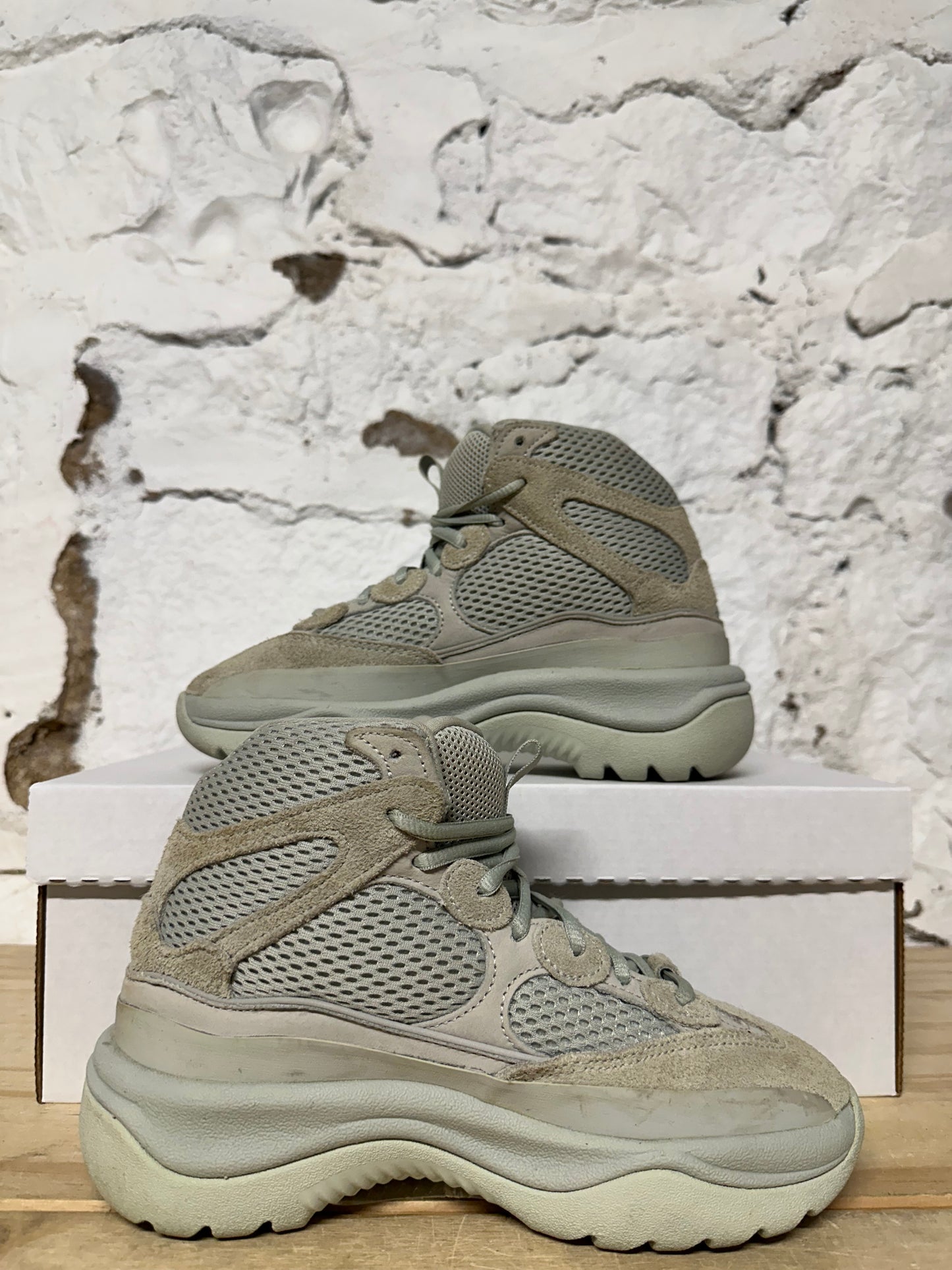 Yeezy Desert Boot Salt Sz 4