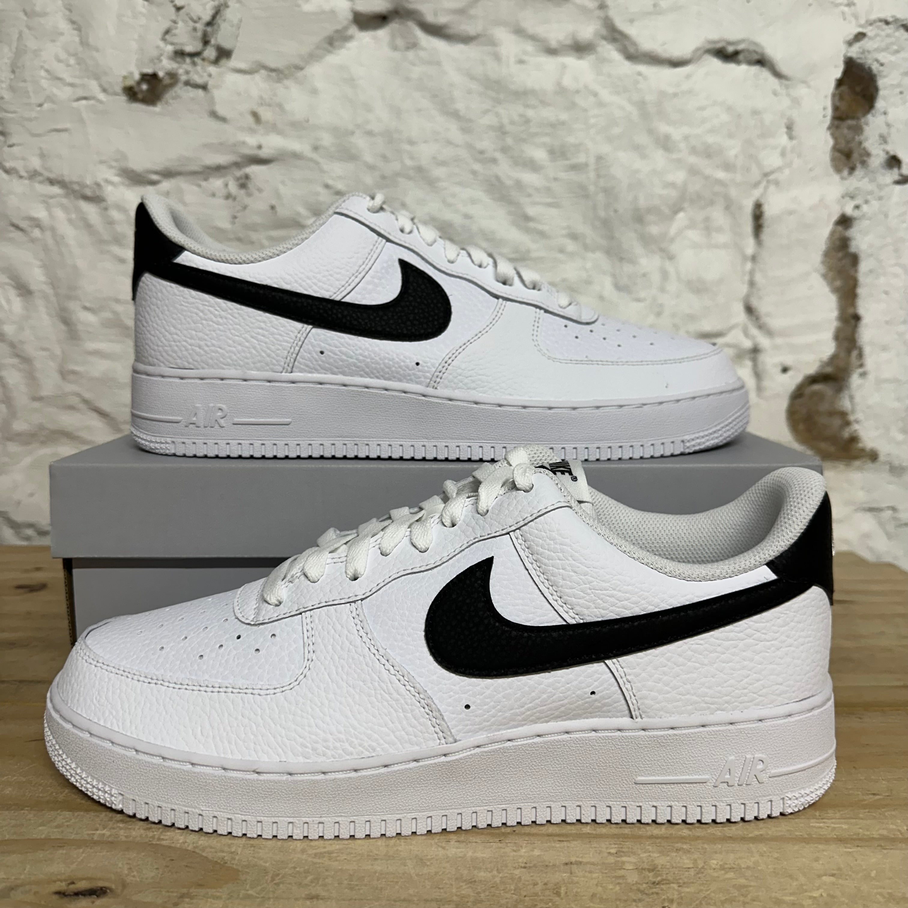 Nike Air Force 1 Low White Black Pebbeled Leather Sz 11.5 DS