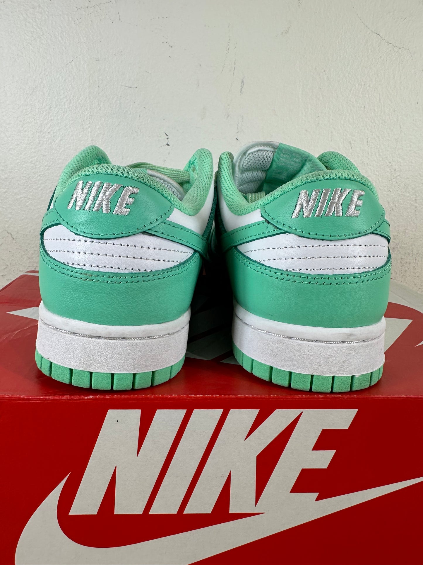 Nike Dunk Low Green Glow Sz 7.5(9W)