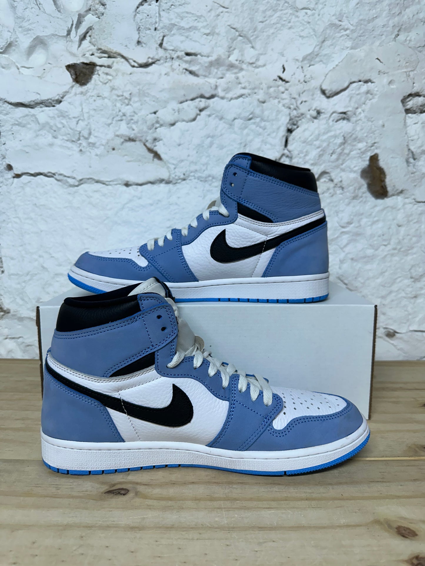 Air Jordan 1 High University Blue Sz 9.5