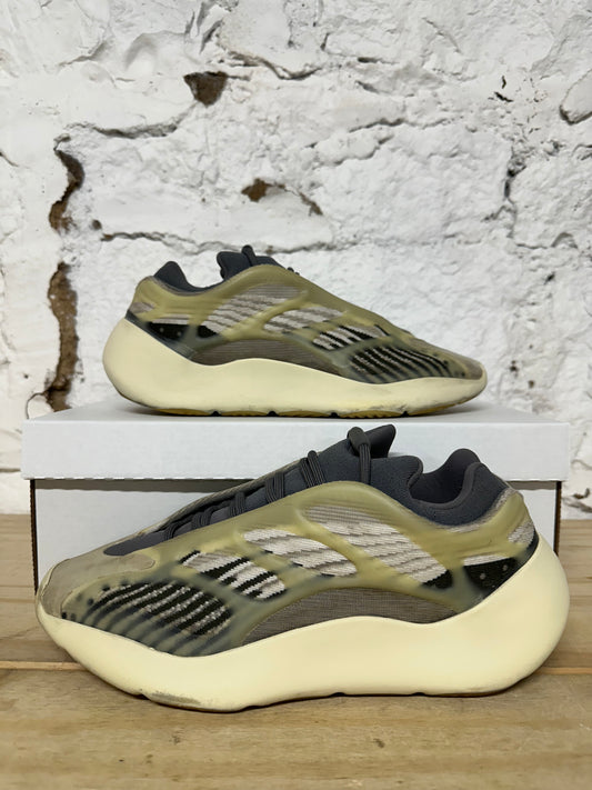 Yeezy 700 V3 Faded Salt Sz 9