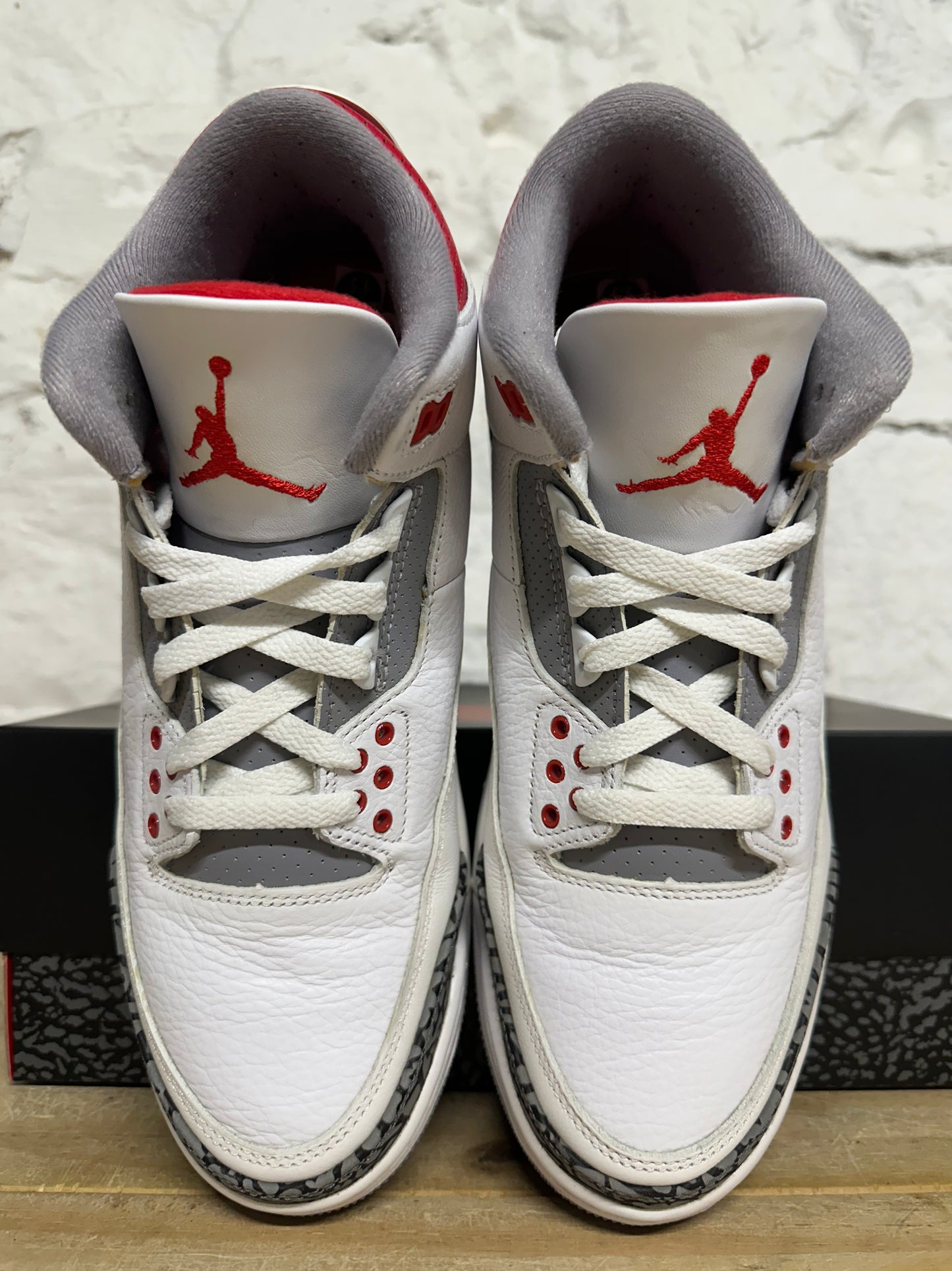 Air Jordan 3 Fire Red Sz 9.5