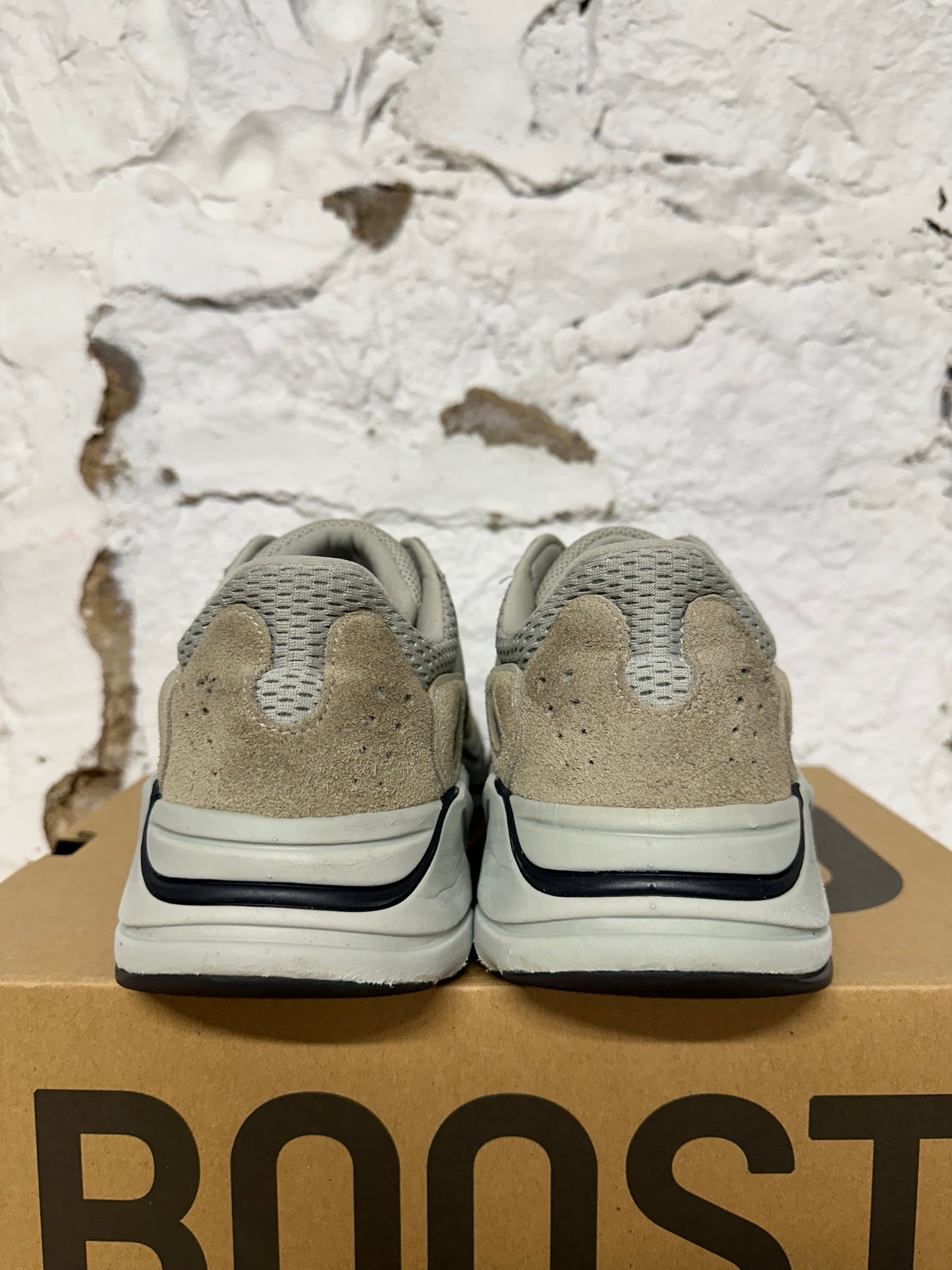 Yeezy 700 Salt Sz 10.5