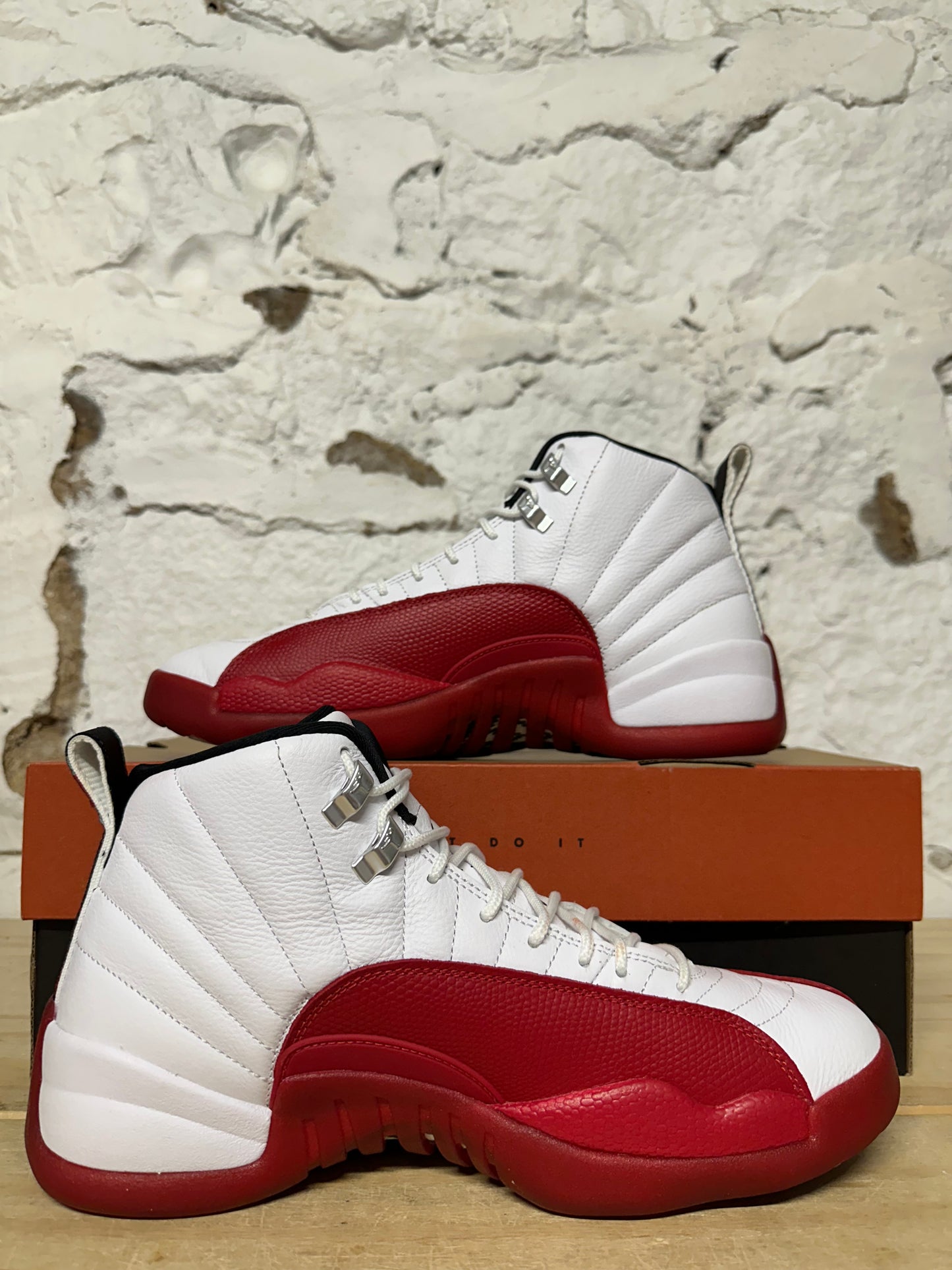 Air Jordan 12 Cherry Sz 9.5