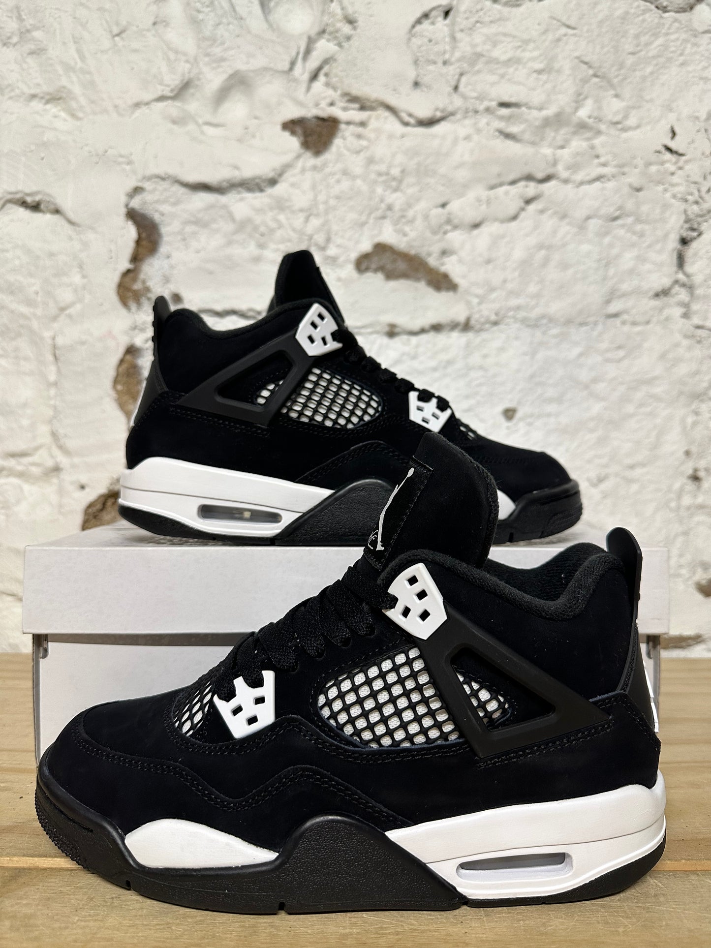 Air Jordan 4 White Thunder Sz 5.5Y