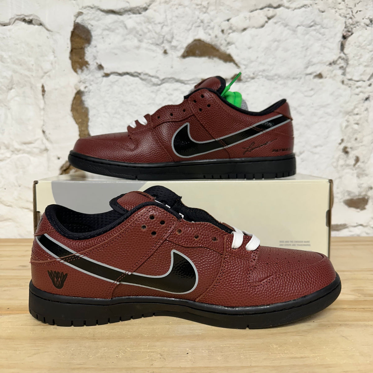 Nike SB Dunk Low Limosine Skateboards Sz 10 DS