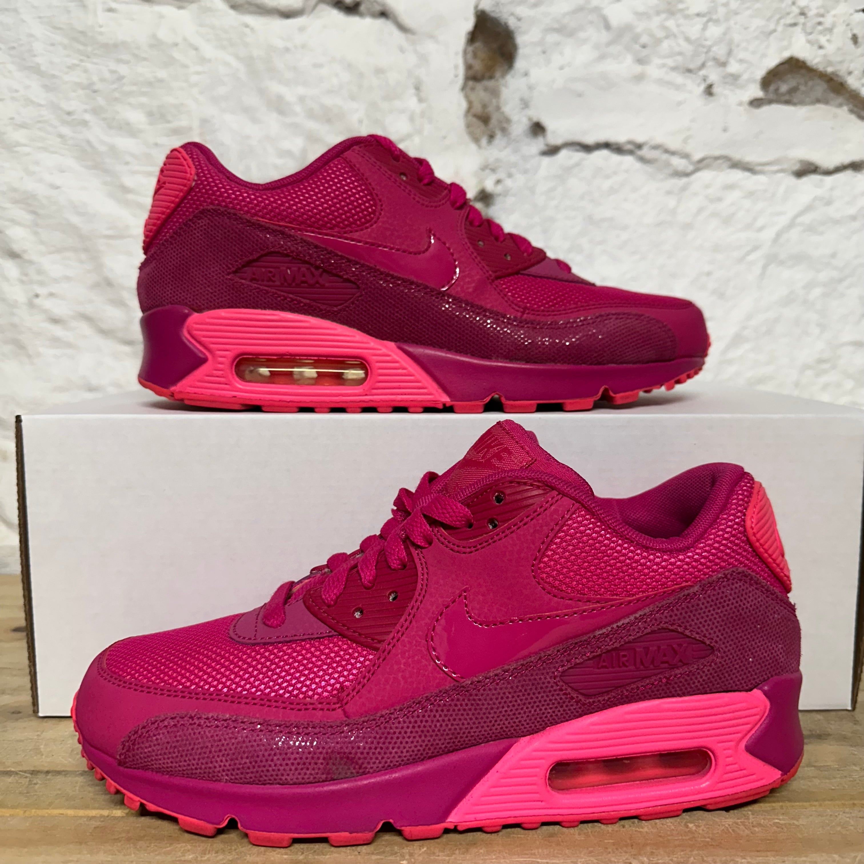 Nike Air Max 90 Premium Fireberry Sz 6 (7.5W)