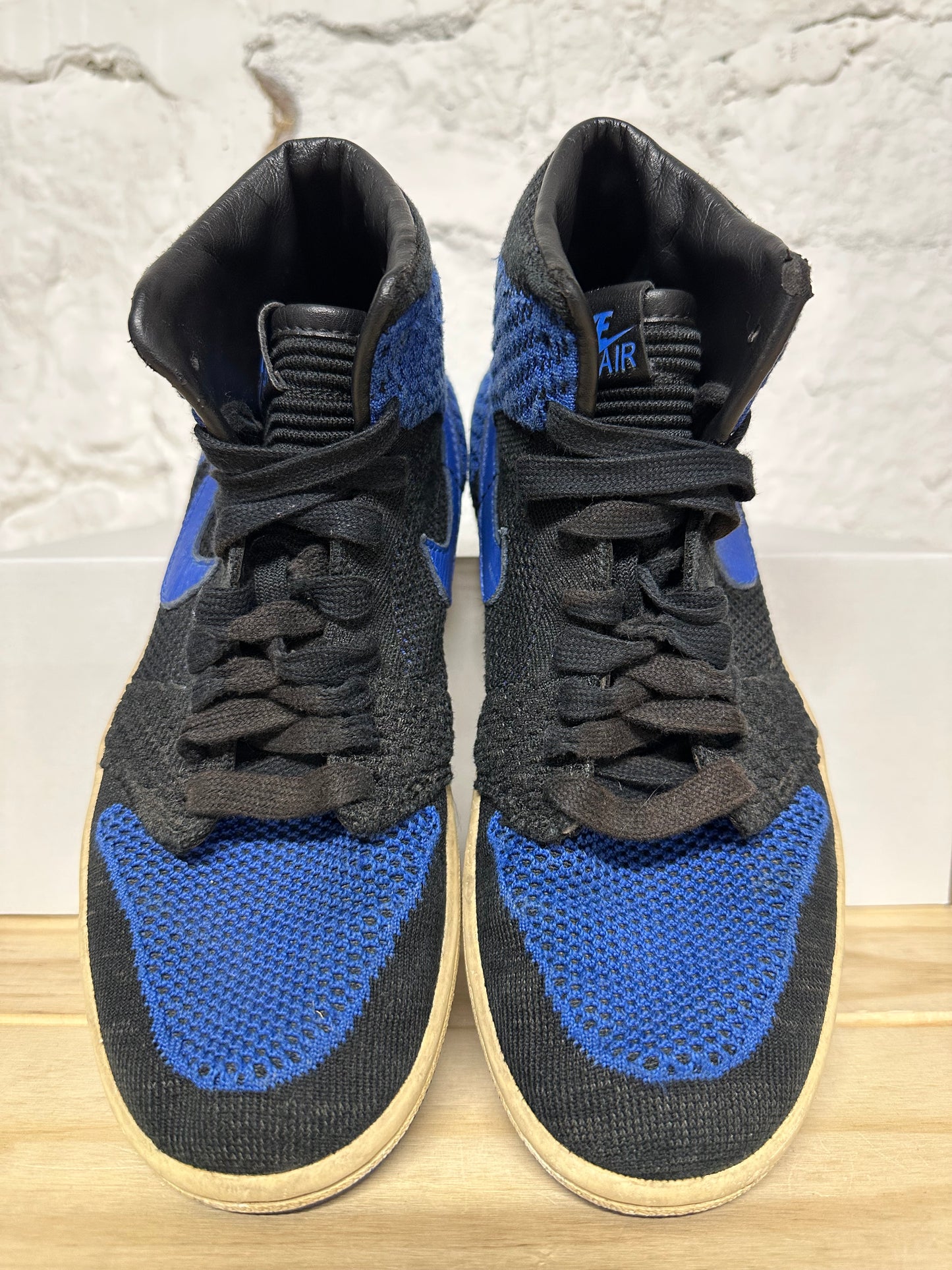Air Jordan 1 High Flyknit Royal Sz 5.5