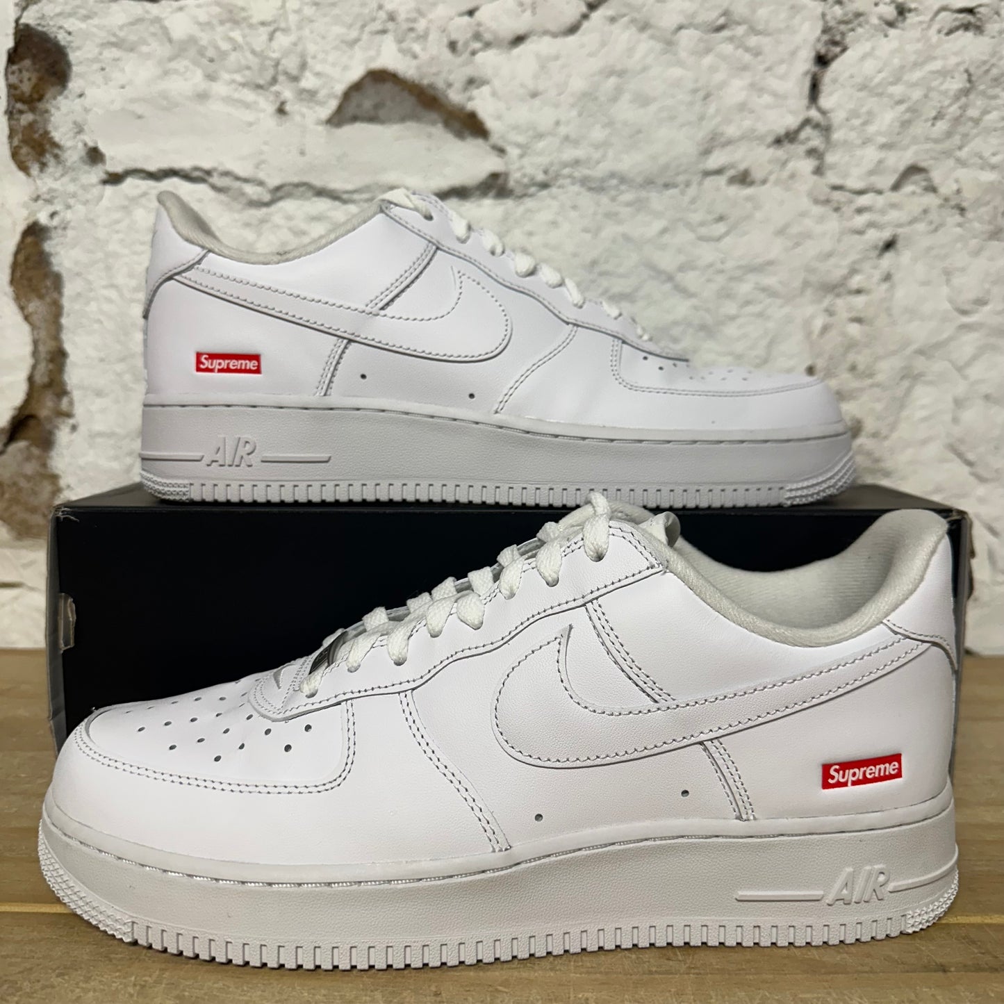 Nike Air Force 1 Low Supreme White Sz 9.5