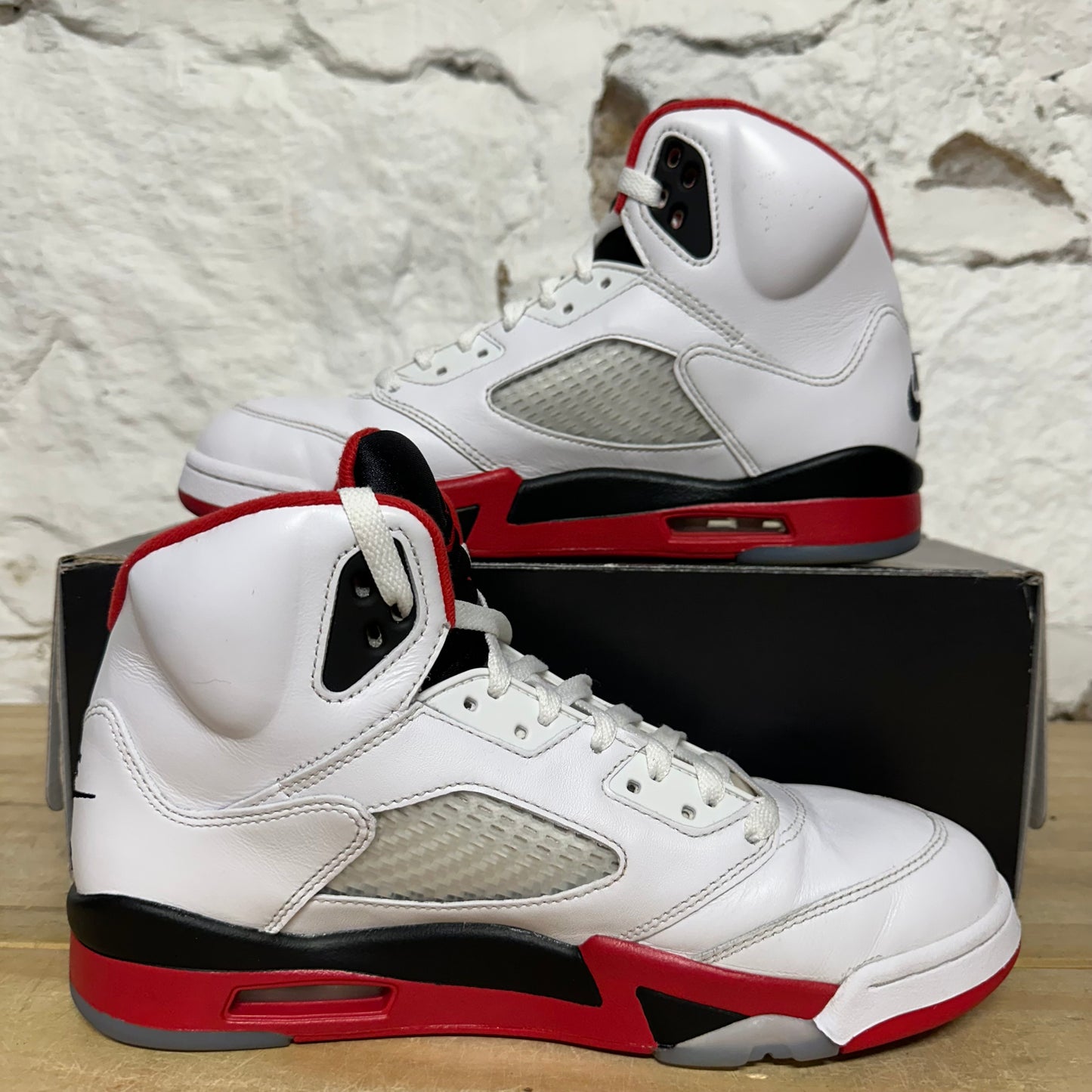 Air Jordan 5 Fire Red Black Tongue (2025) Sz 8.5