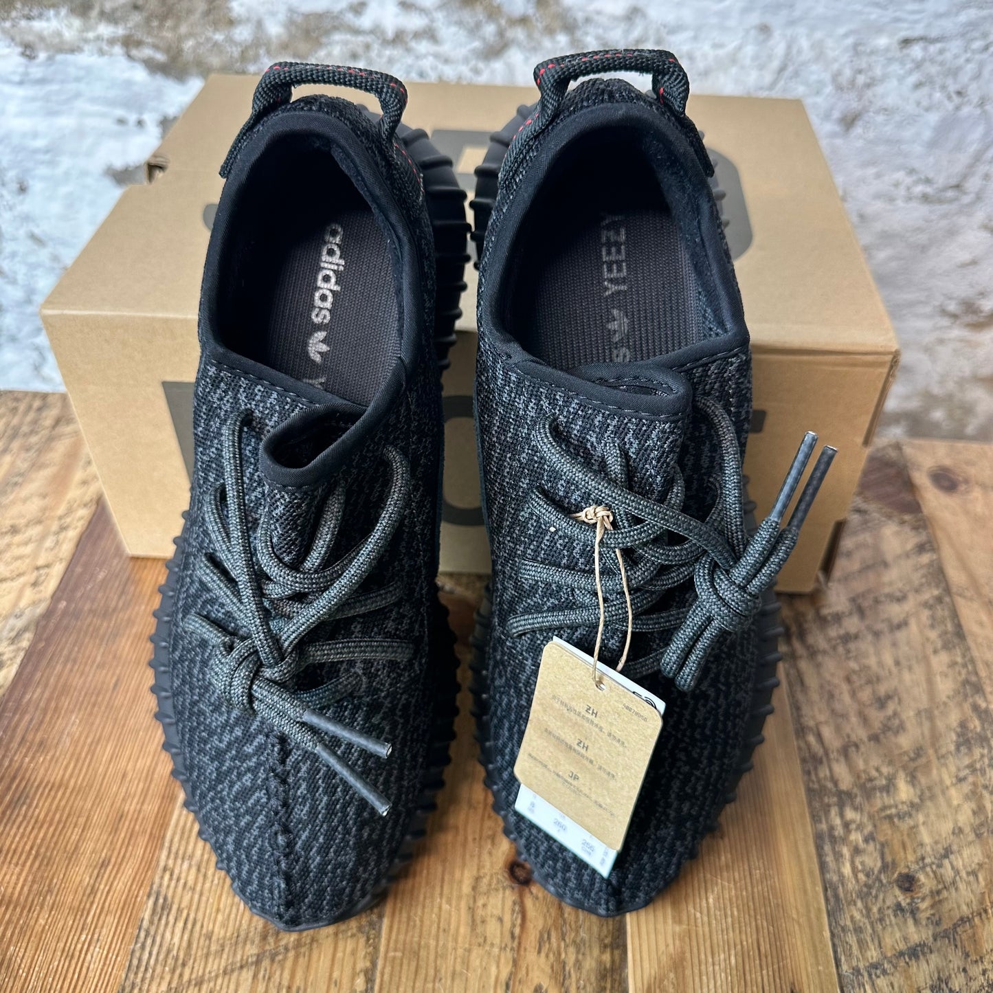 Yeezy 350 Pirate Black Sz 8 DS