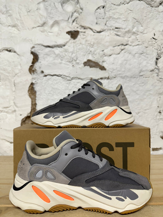 Yeezy 700 Magnet Sz 4