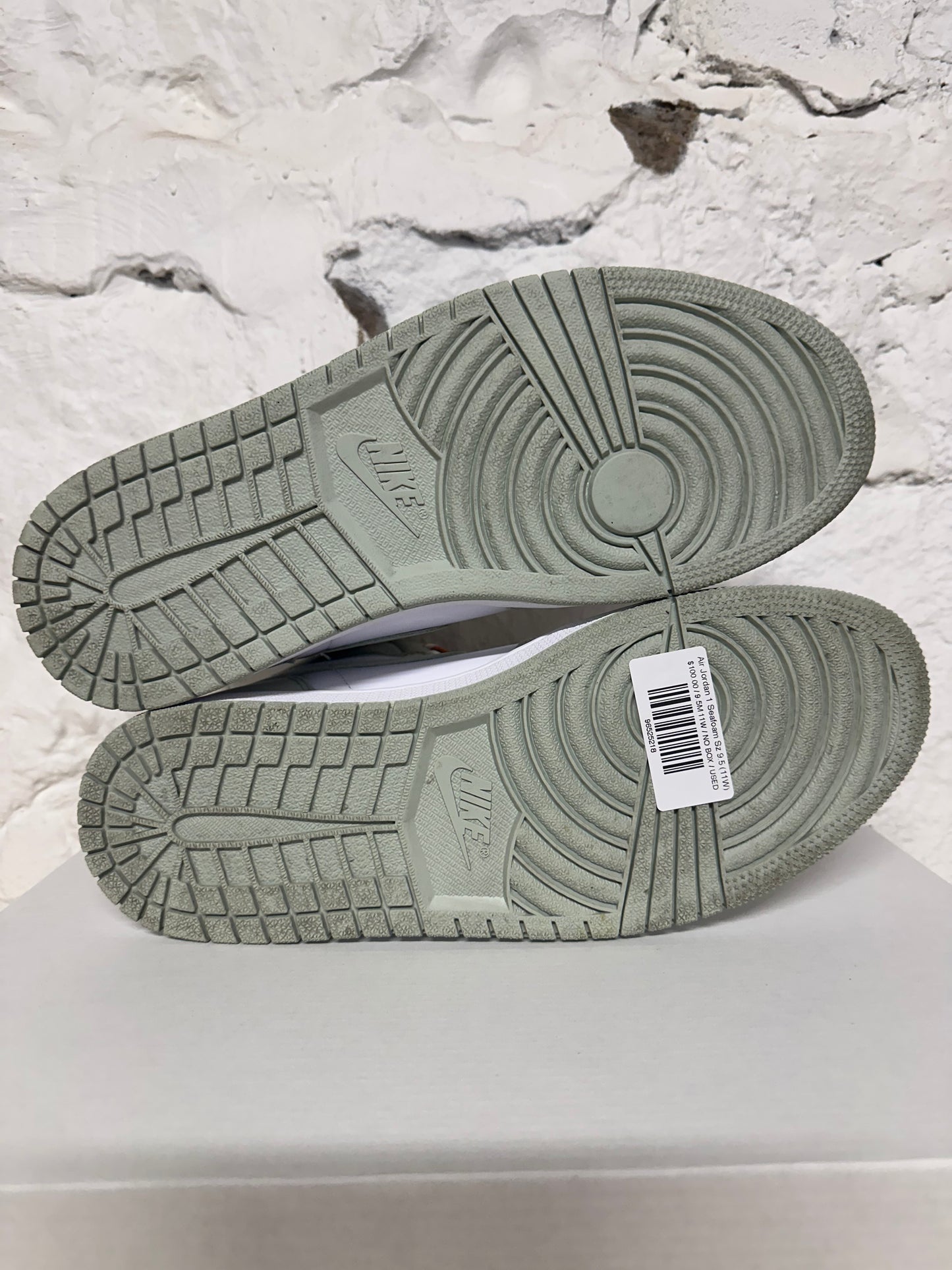 Air Jordan 1 High Seafoam Sz 9.5 (11W)